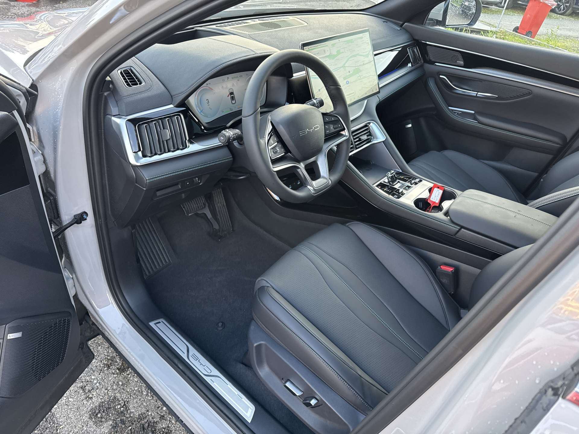BYD Seal U DM-i PHEV Design AWD 324PS Automat-image-4