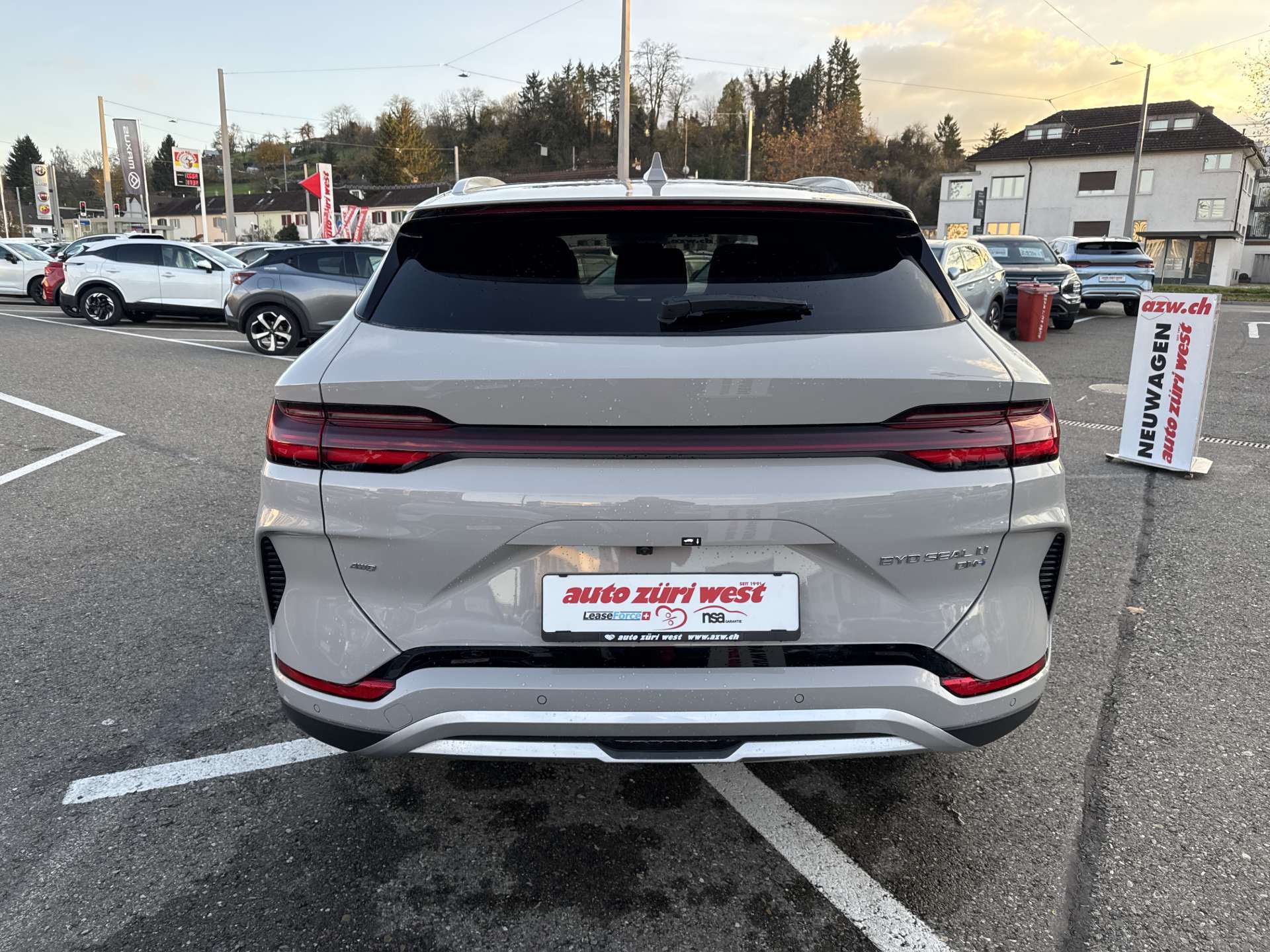 BYD Seal U DM-i PHEV Design AWD 324PS Automat-image-13