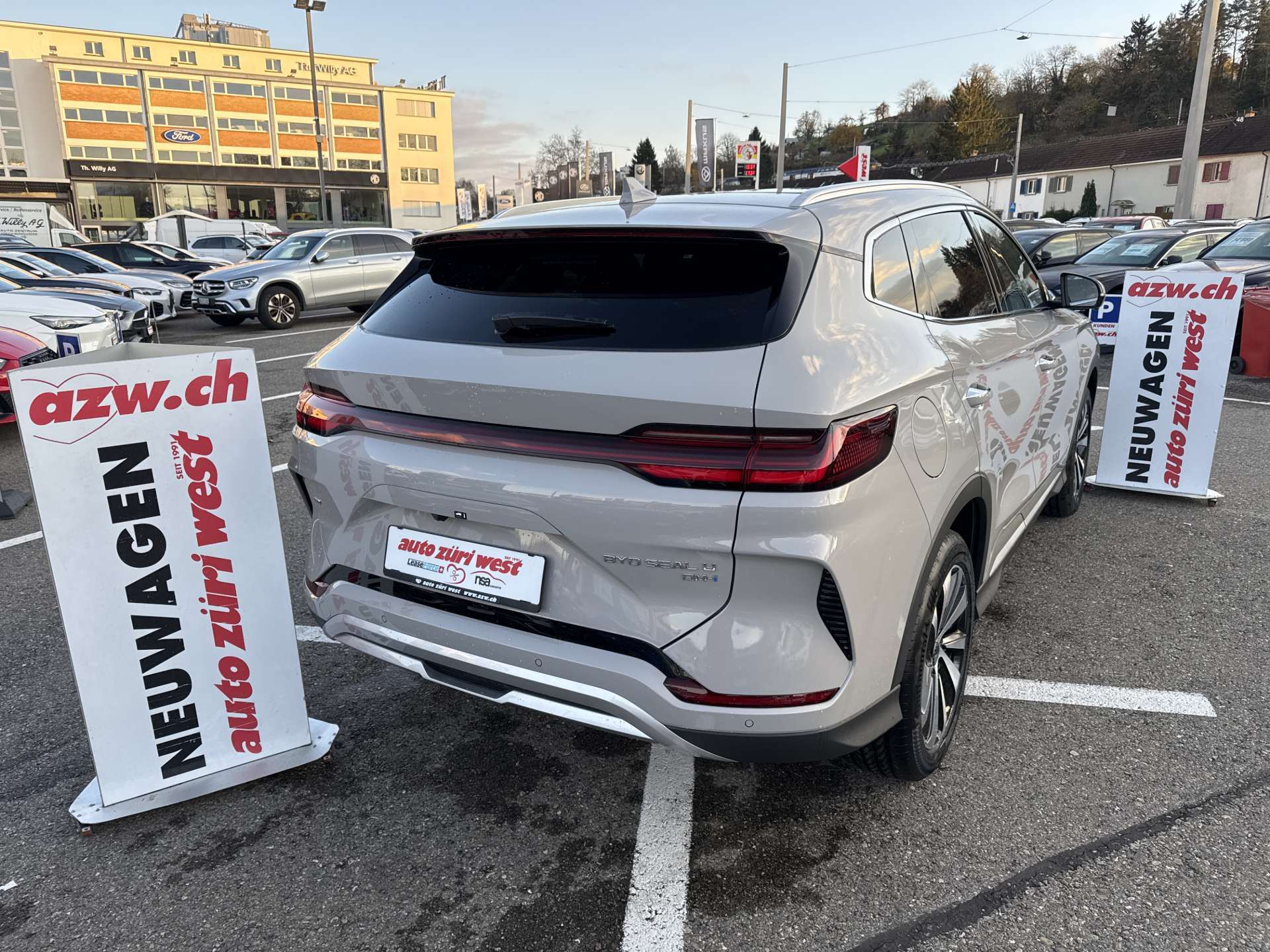 BYD Seal U DM-i PHEV Design AWD 324PS Automat-image-2