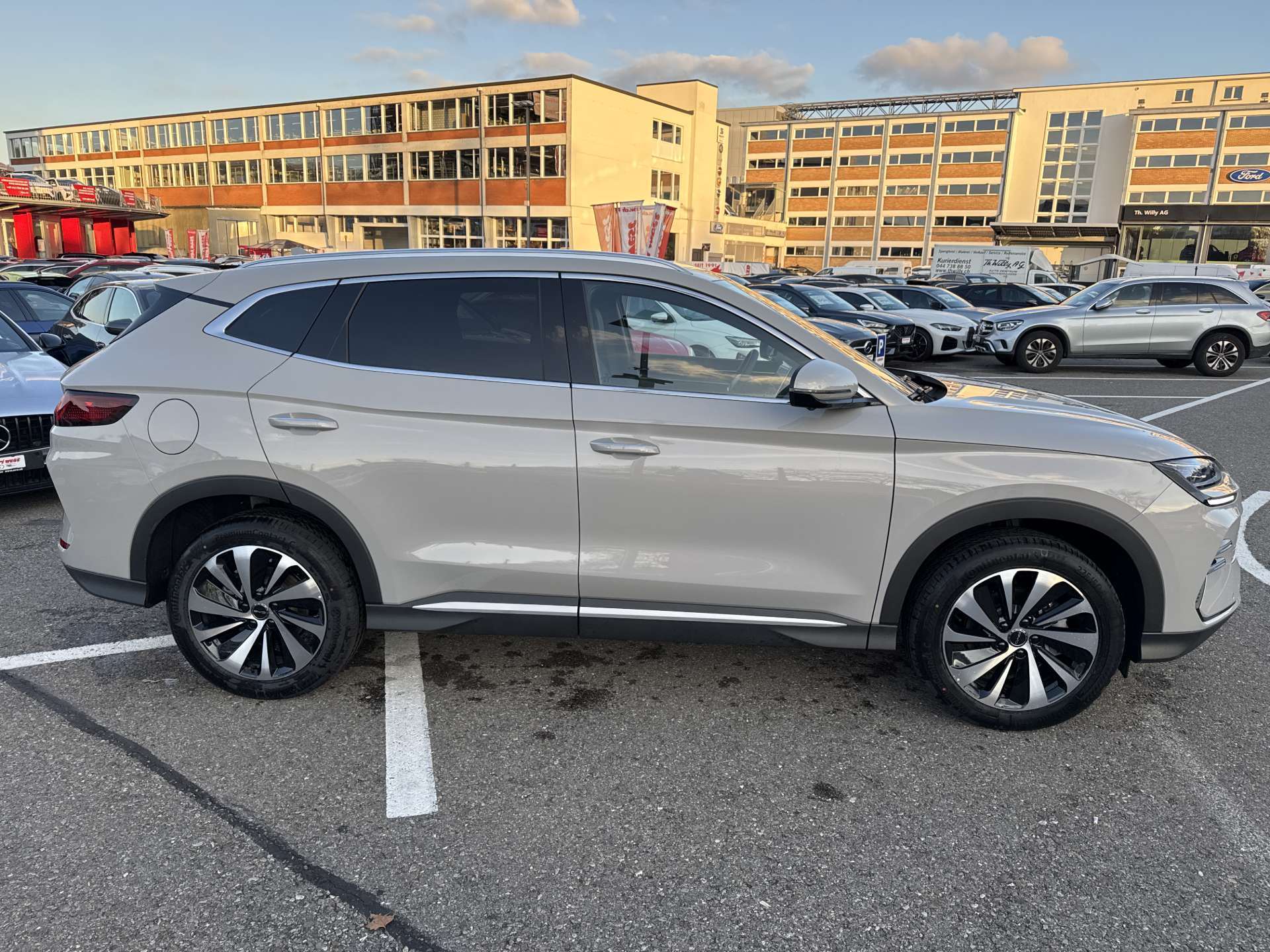 BYD Seal U DM-i PHEV Design AWD 324PS Automat-image-9