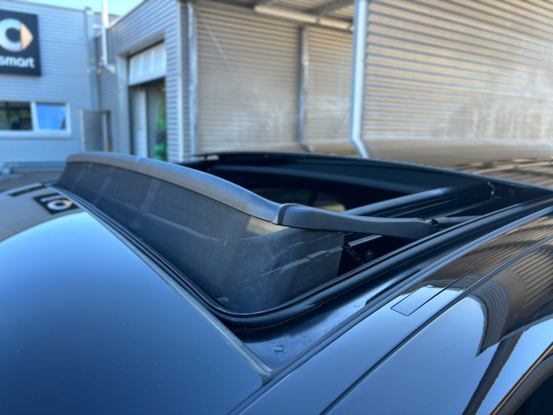 MERCEDES-BENZ E 300 e AMG-Line 4Matic-image-13