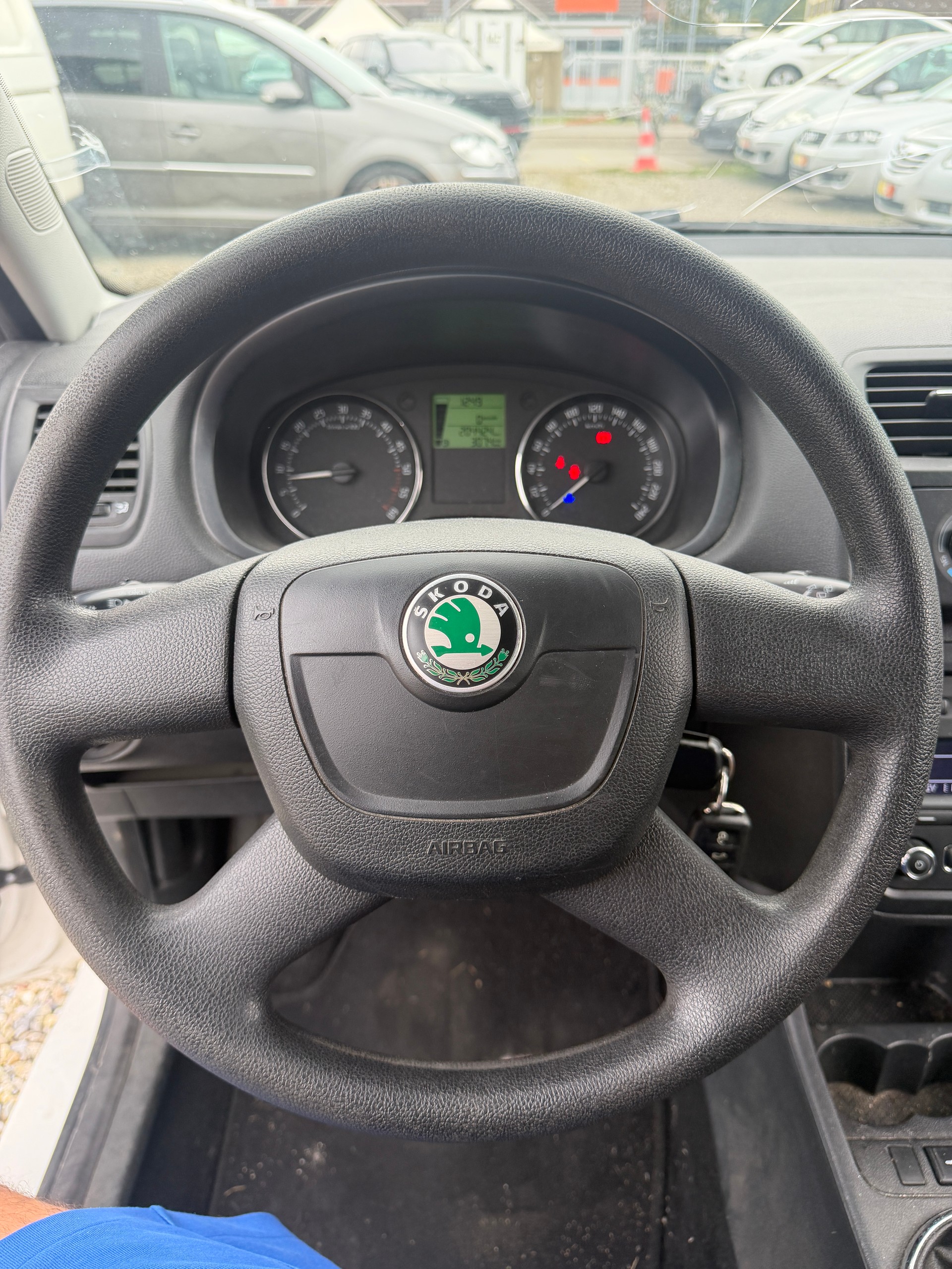 SKODA Fabia 1.6 TDI Ambiente-image-11
