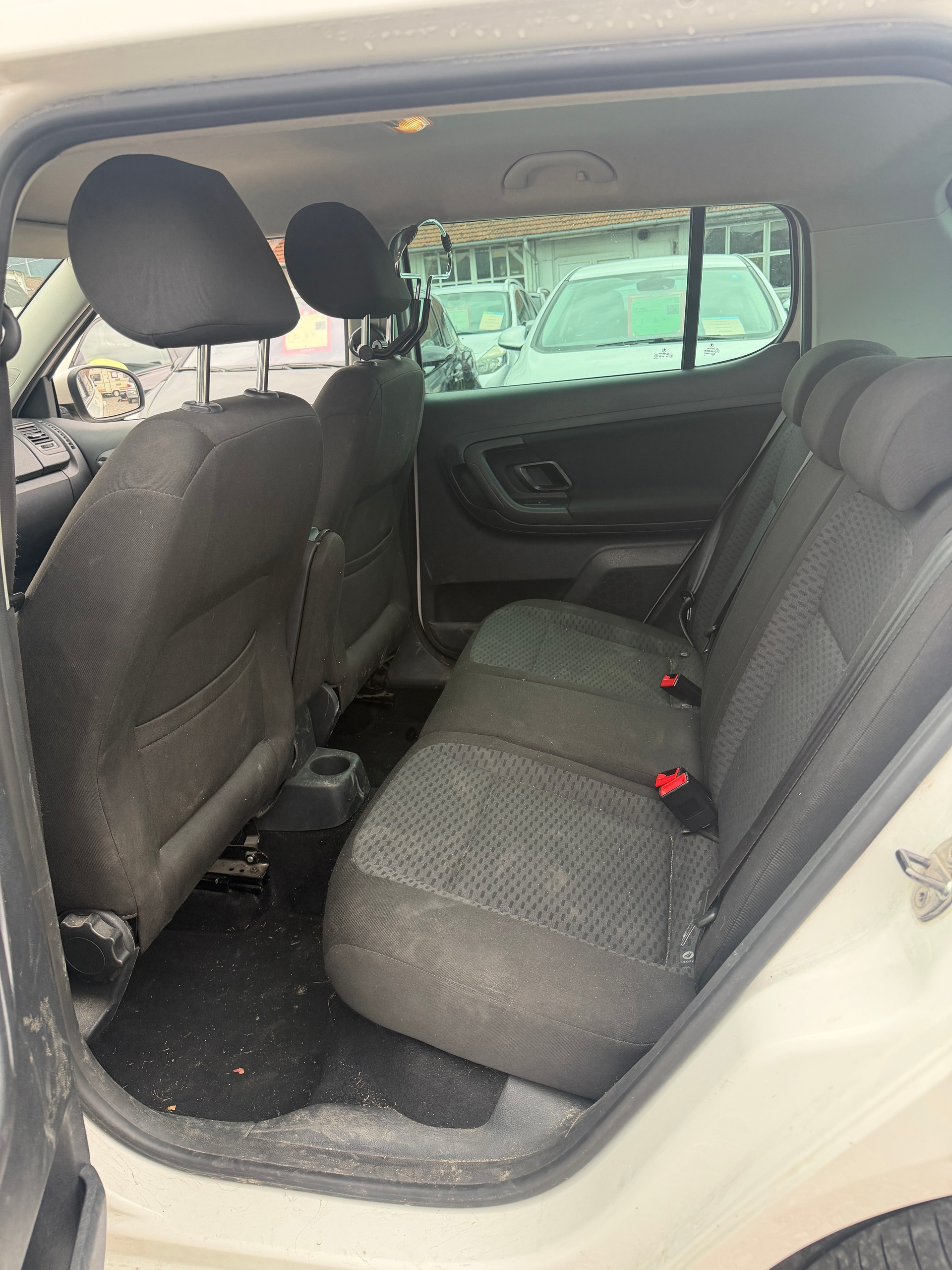 SKODA Fabia 1.6 TDI Ambiente-image-12