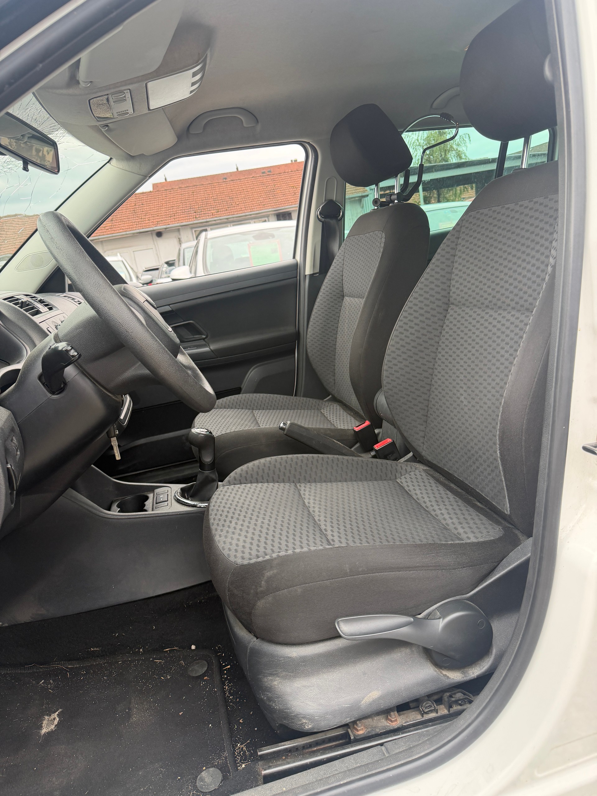 SKODA Fabia 1.6 TDI Ambiente-image-8