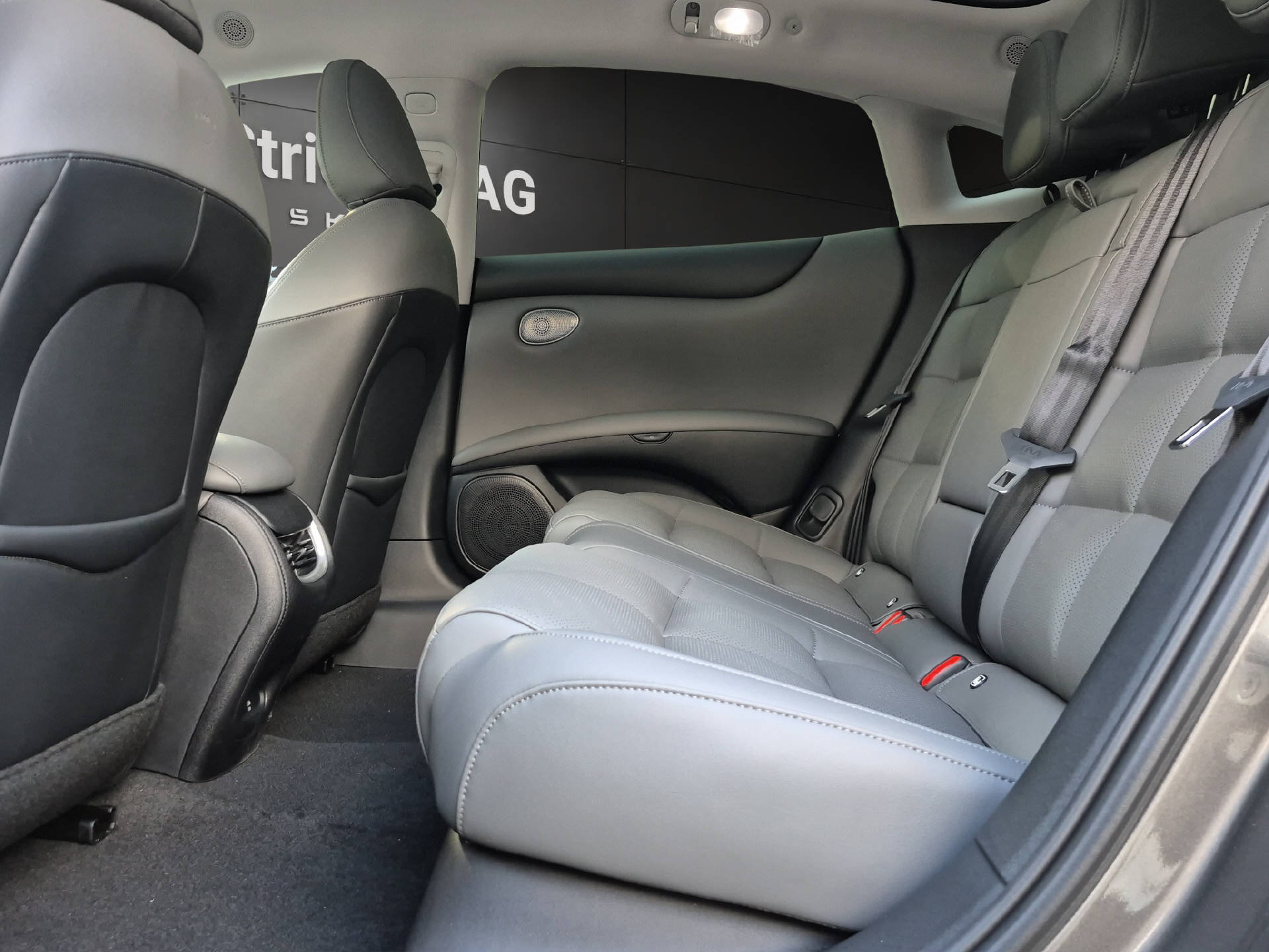 MG IM5 100 kWh Performance 20" 4WD-image-11