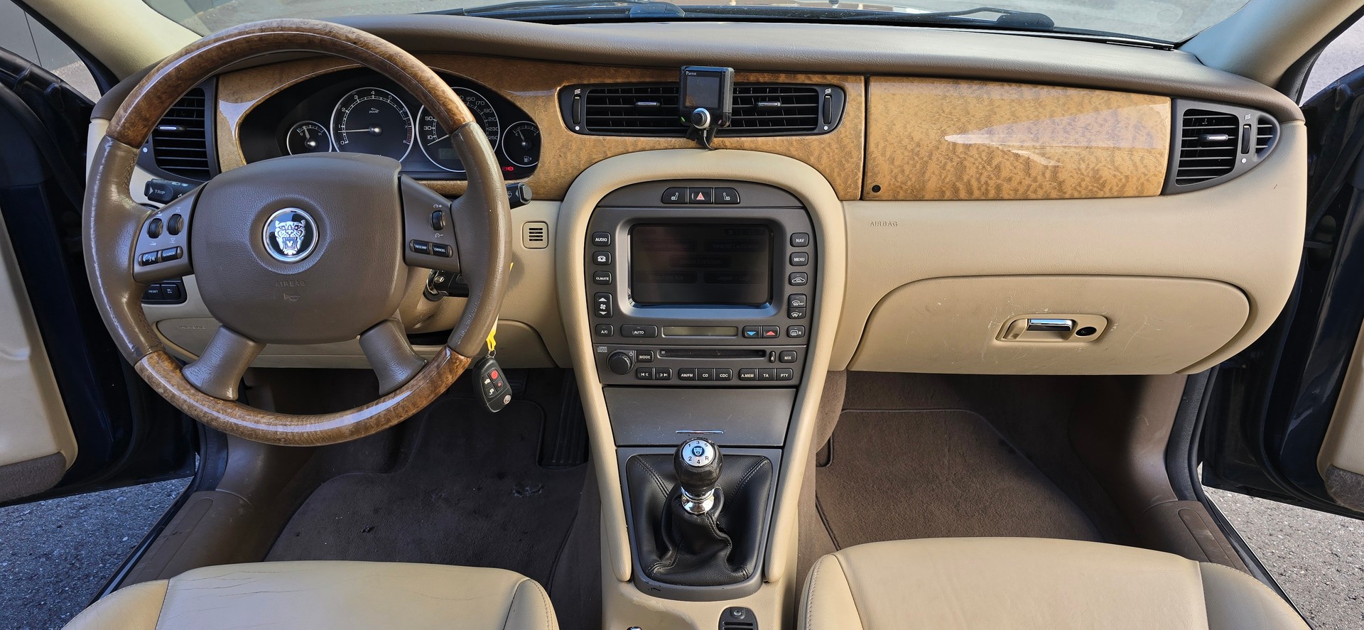 JAGUAR X-Type 3.0 V6 Traction4 Executive-image-13