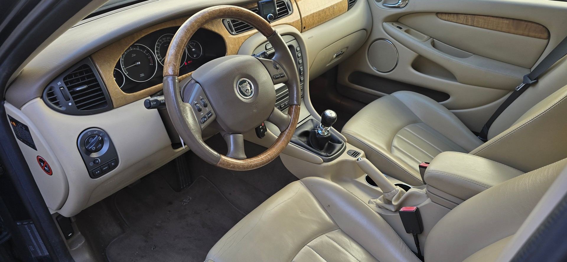 JAGUAR X-Type 3.0 V6 Traction4 Executive-image-14