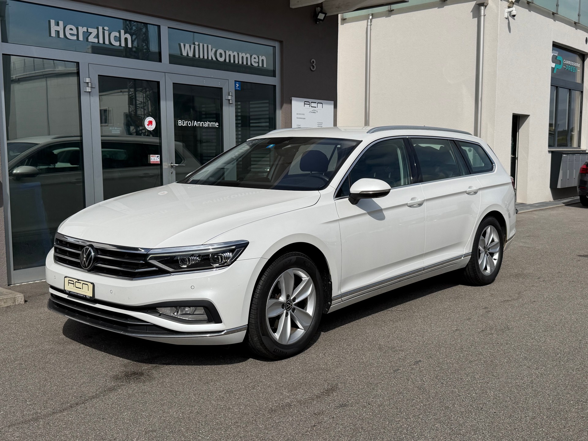 VW Passat Variant 2.0 TSI Elegance DSG-image-2