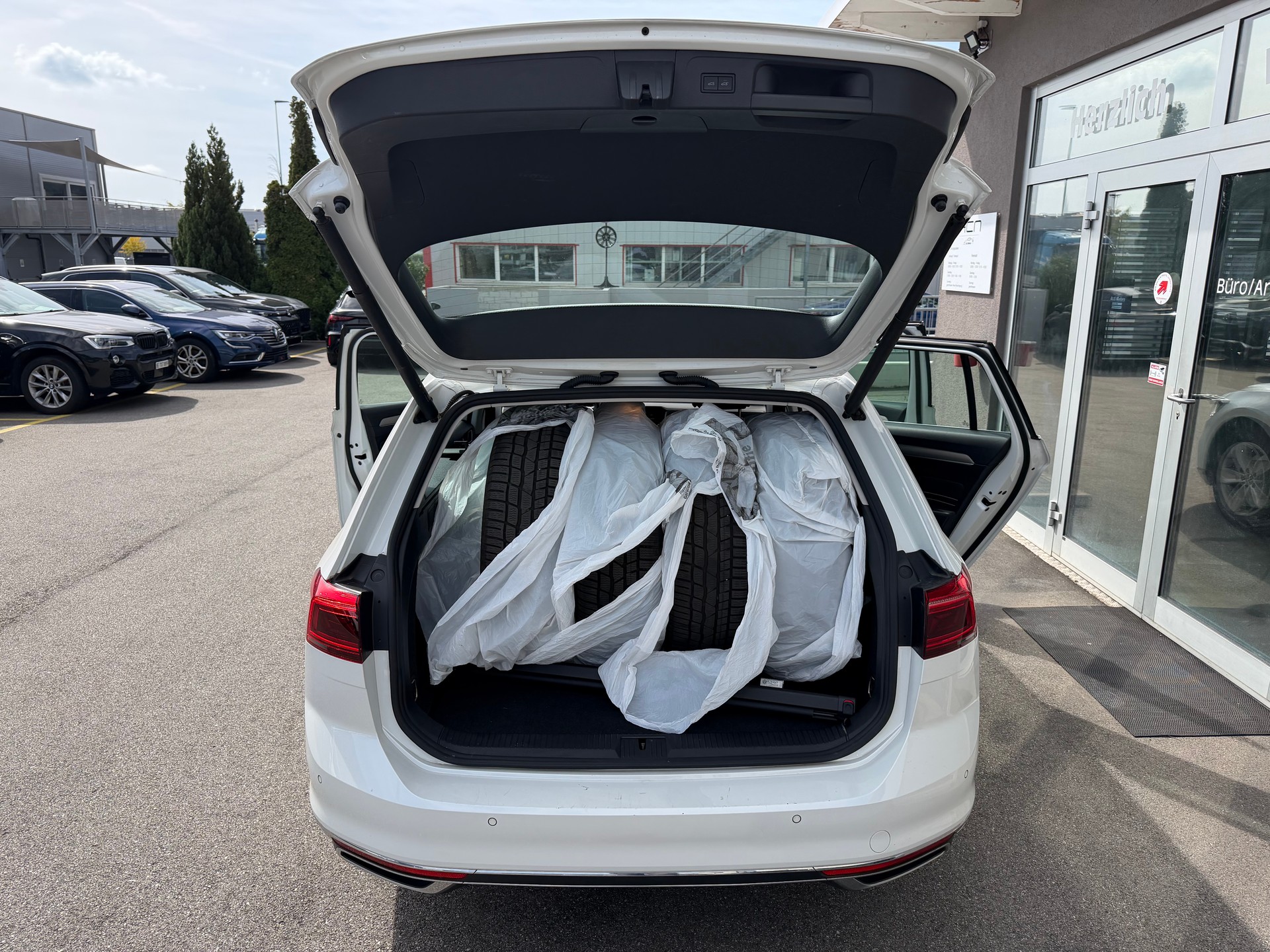 VW Passat Variant 2.0 TSI Elegance DSG-image-16