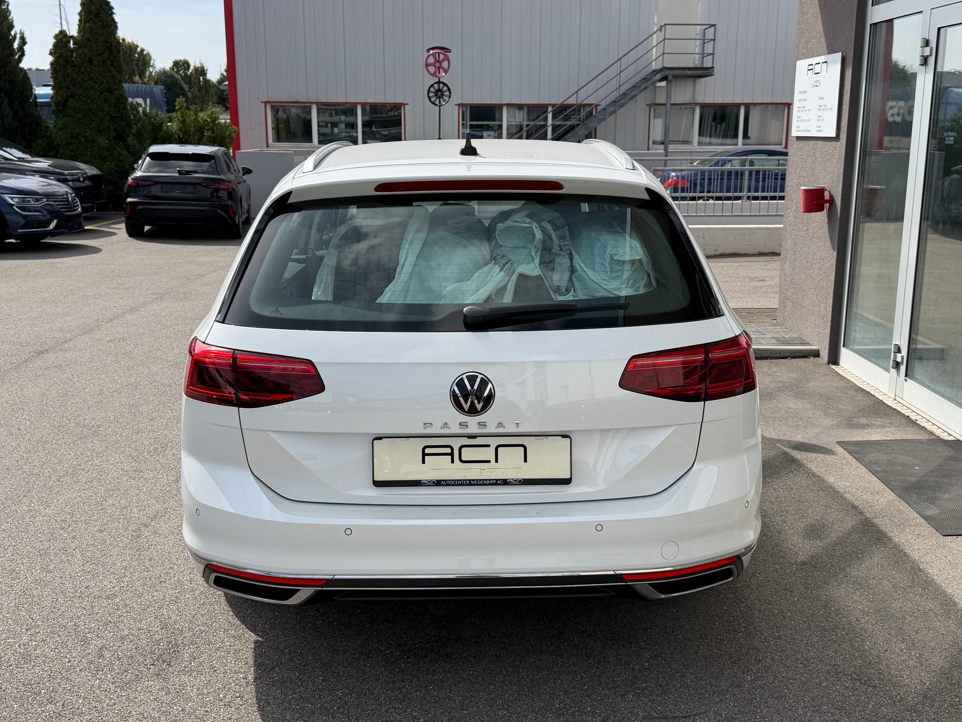 VW Passat Variant 2.0 TSI Elegance DSG-image-5