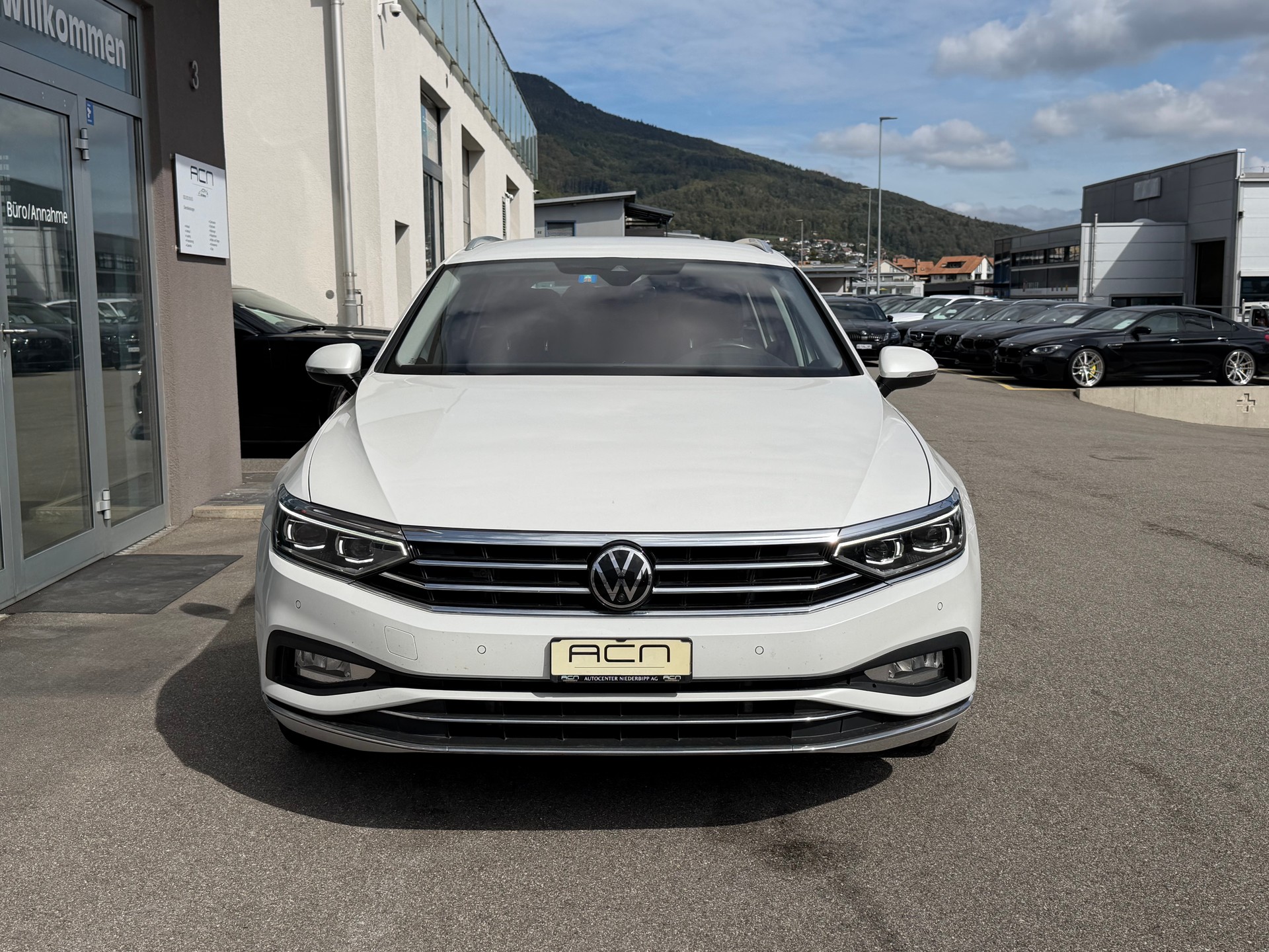 VW Passat Variant 2.0 TSI Elegance DSG-image-1
