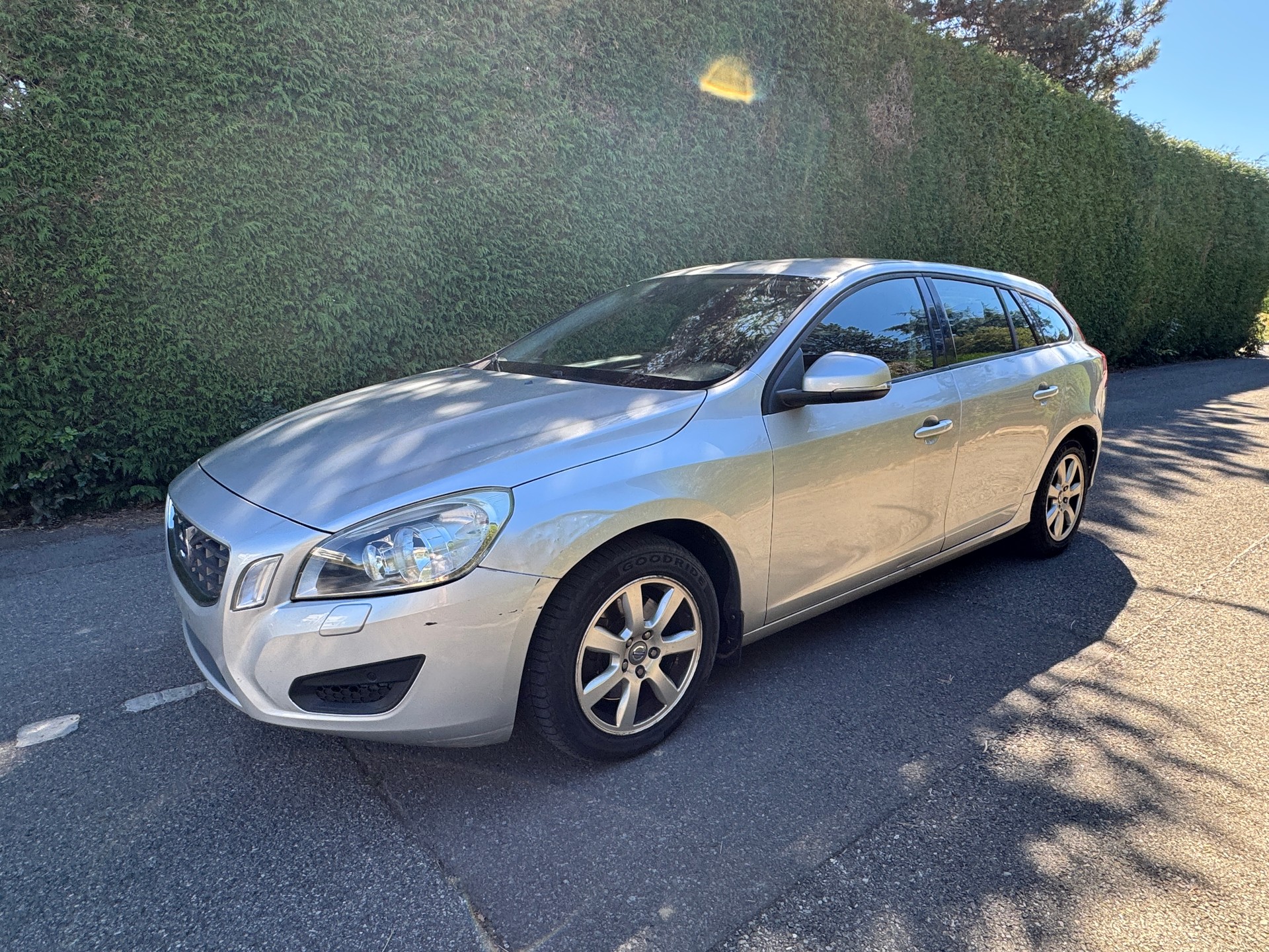 VOLVO V60 D3 Kinetic Geartronic-image-2