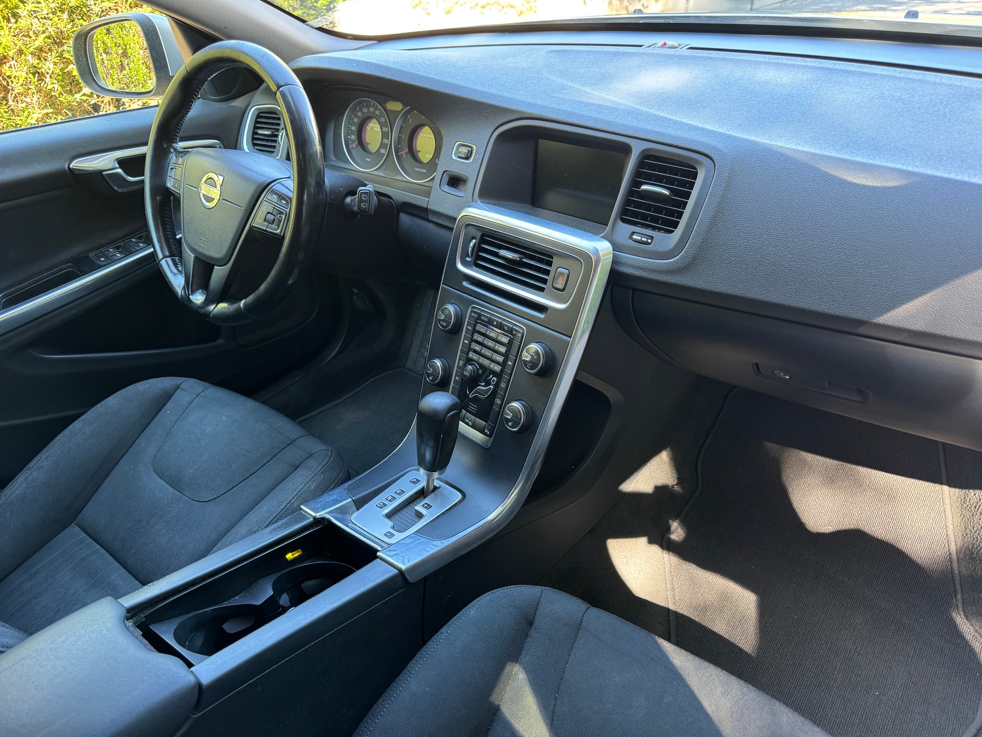 VOLVO V60 D3 Kinetic Geartronic-image-11