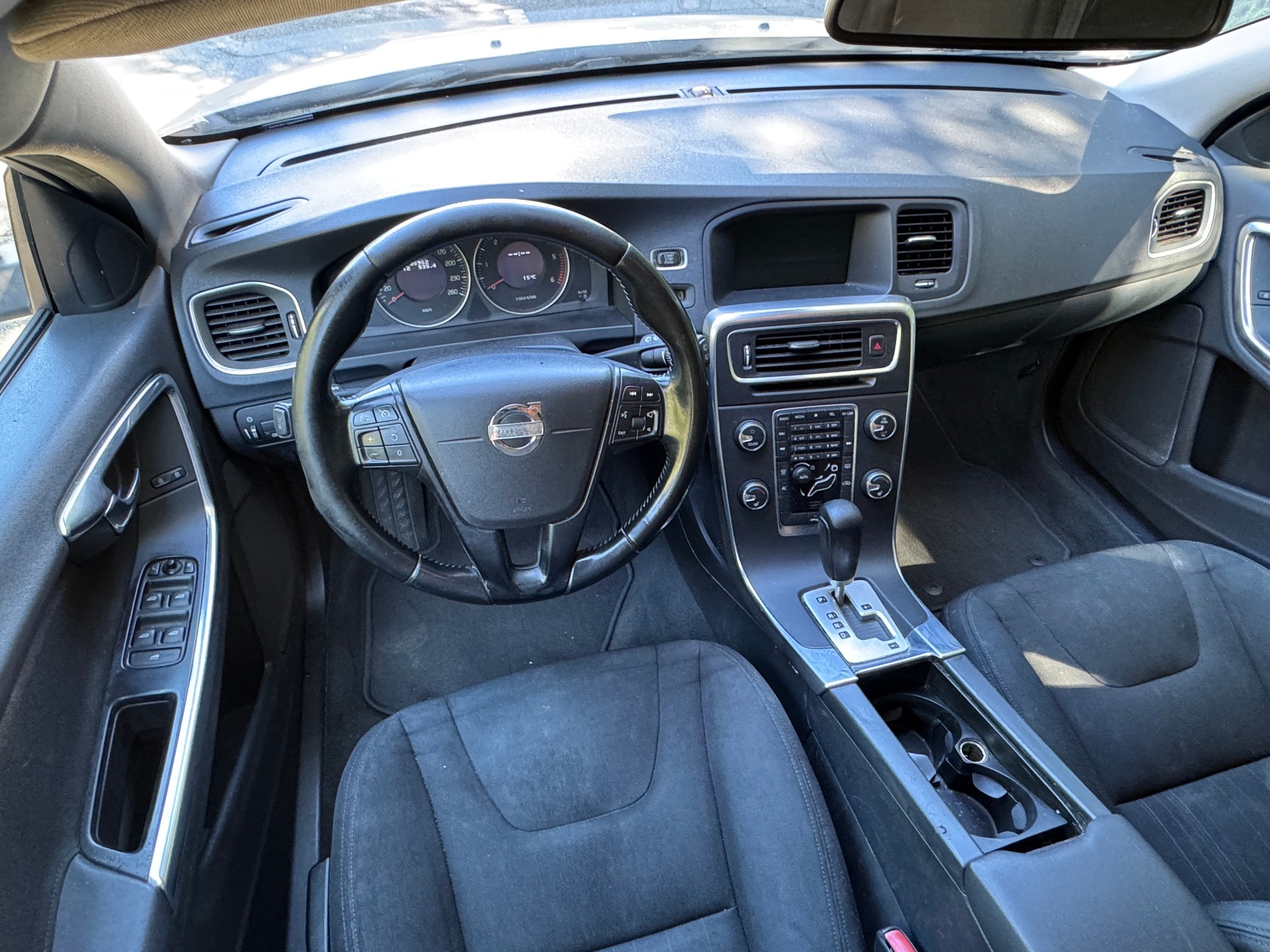 VOLVO V60 D3 Kinetic Geartronic-image-10