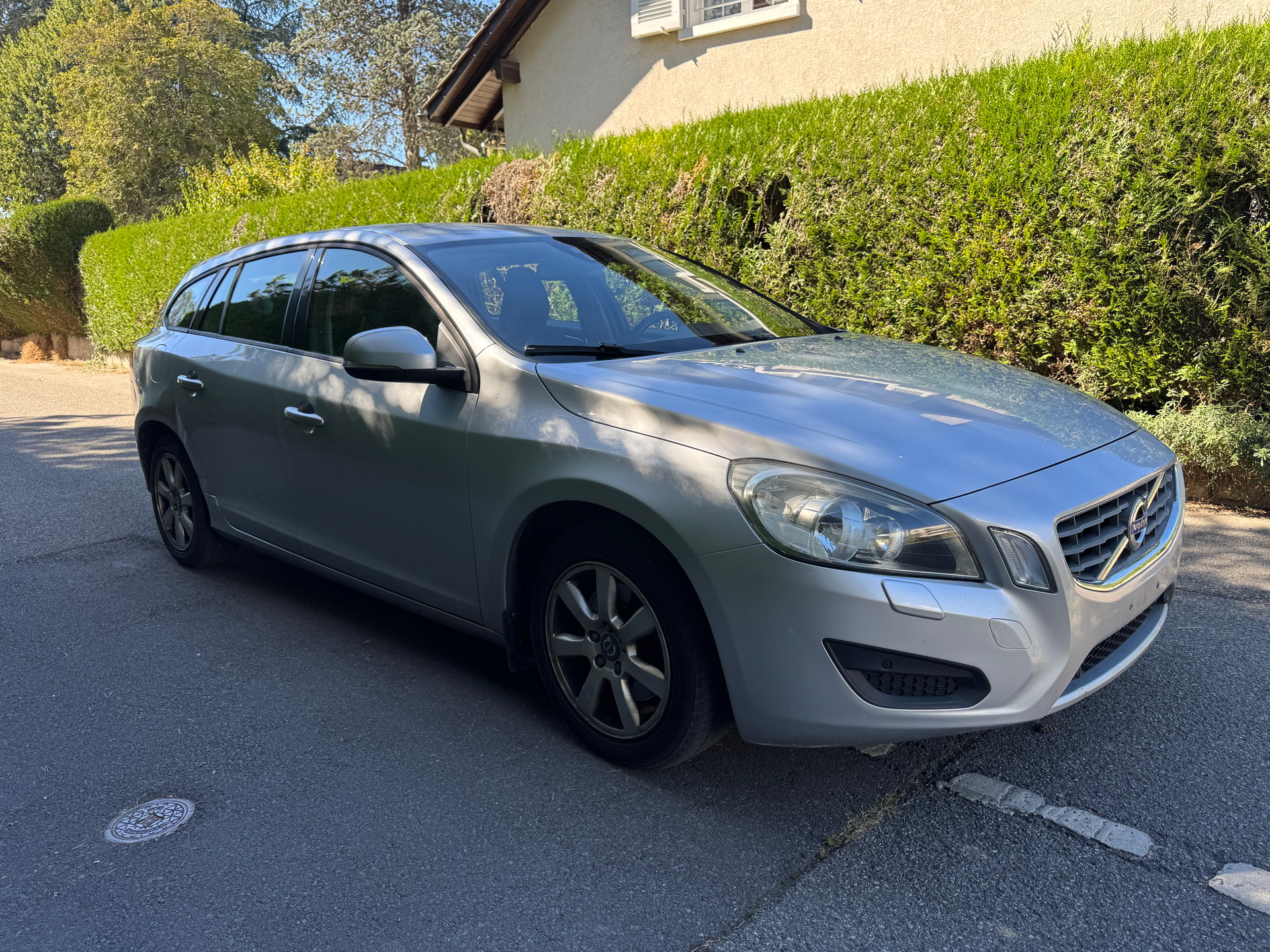 VOLVO V60 D3 Kinetic Geartronic-image-1