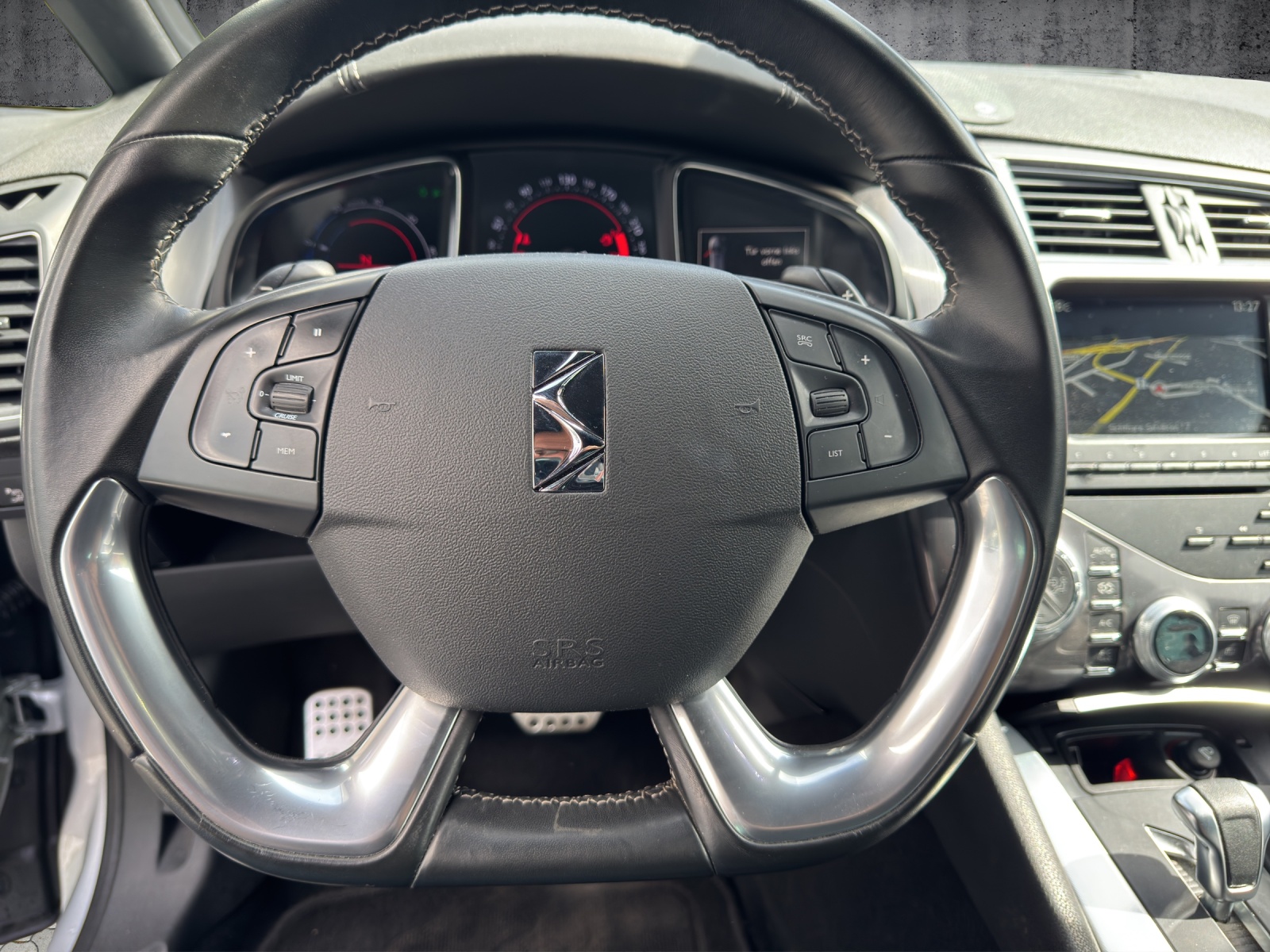 DS AUTOMOBILES DS5 HYbrid4 200 Sport Chic EGS6-image-9