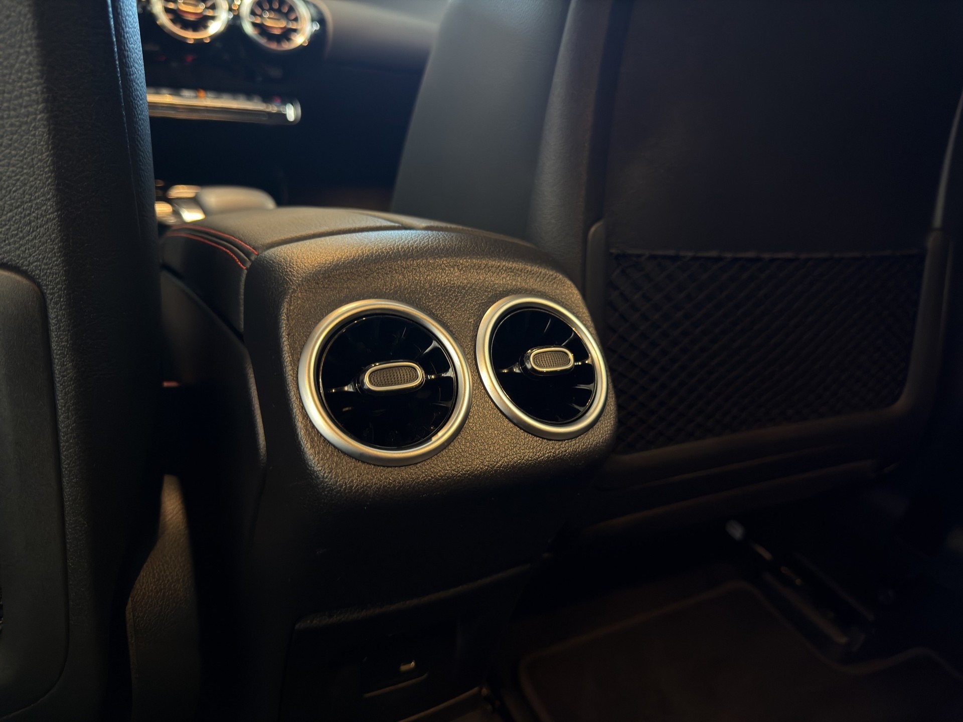 MERCEDES-BENZ CLA Shooting Brake 250 4Matic 7G-DCT AMG Line-image-26