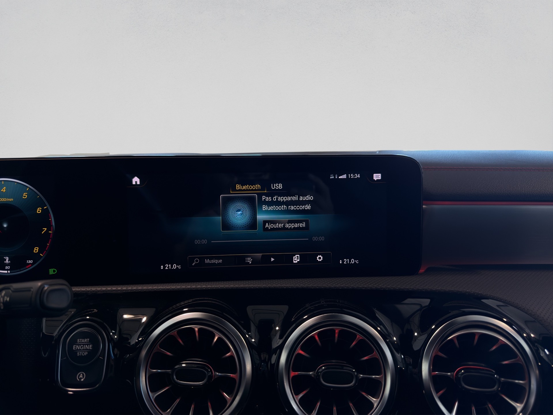MERCEDES-BENZ CLA Shooting Brake 250 4Matic 7G-DCT AMG Line-image-23