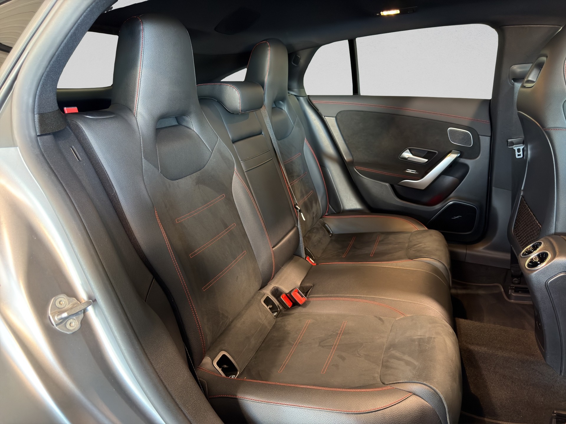 MERCEDES-BENZ CLA Shooting Brake 250 4Matic 7G-DCT AMG Line-image-18
