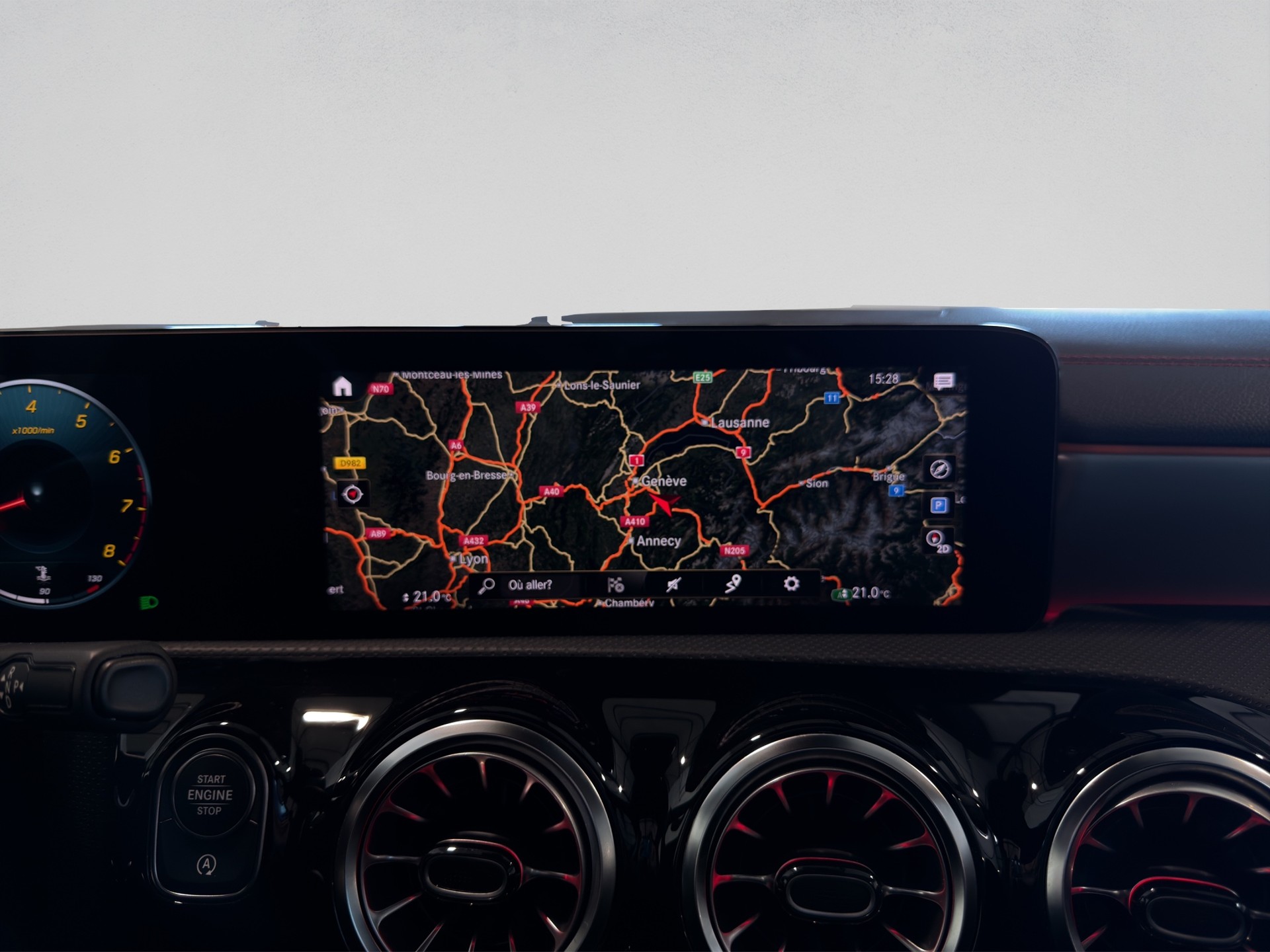 MERCEDES-BENZ CLA Shooting Brake 250 4Matic 7G-DCT AMG Line-image-19