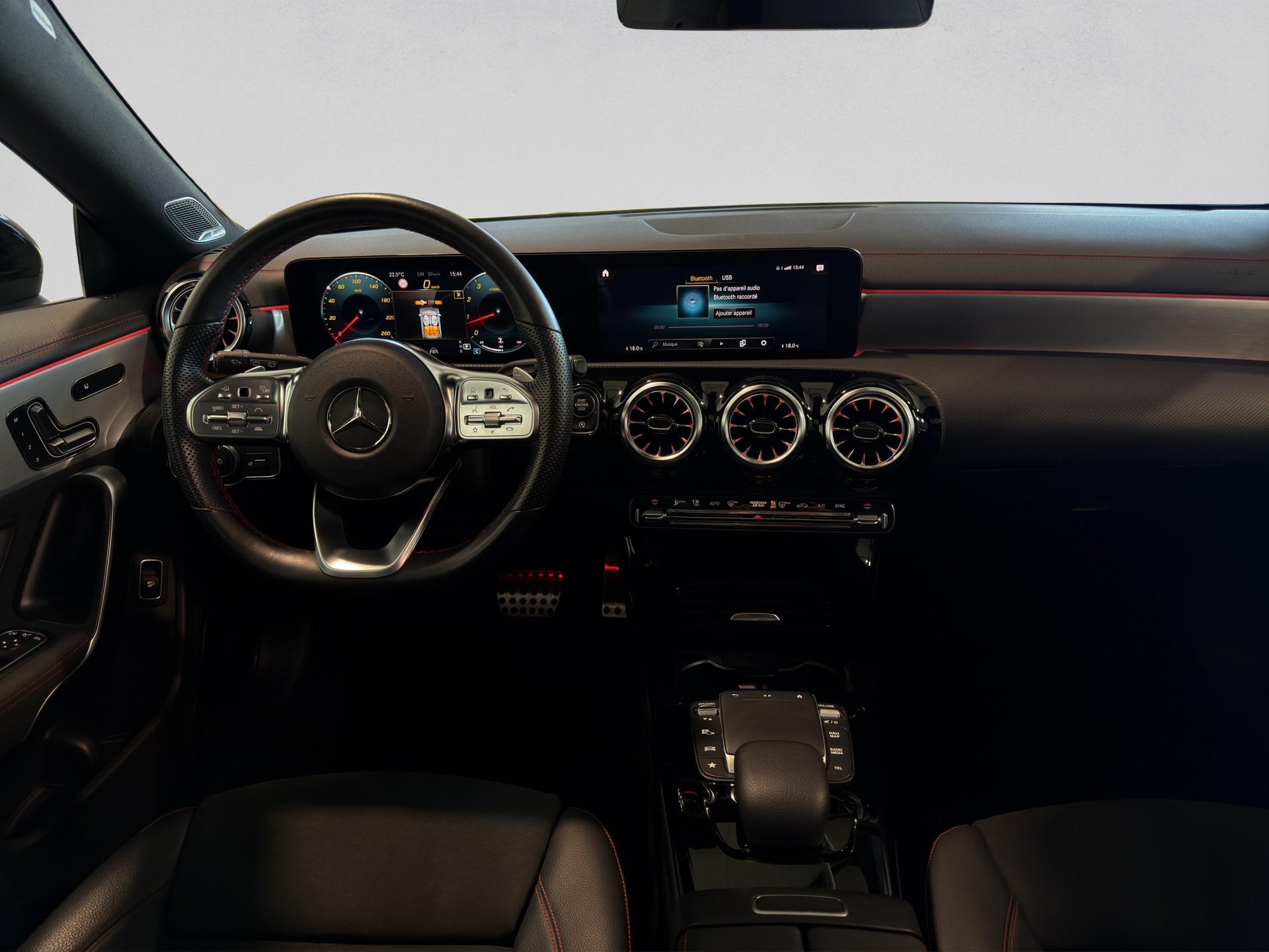 MERCEDES-BENZ CLA Shooting Brake 250 4Matic 7G-DCT AMG Line-image-14
