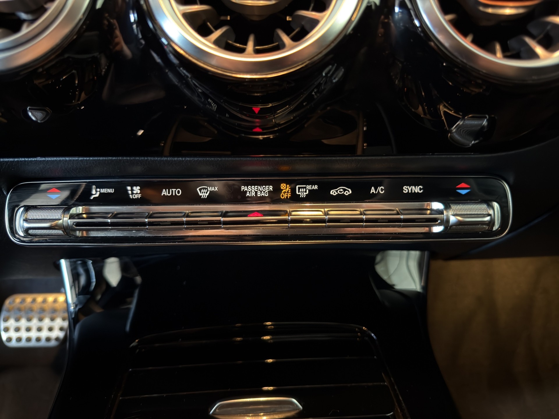 MERCEDES-BENZ CLA Shooting Brake 250 4Matic 7G-DCT AMG Line-image-27
