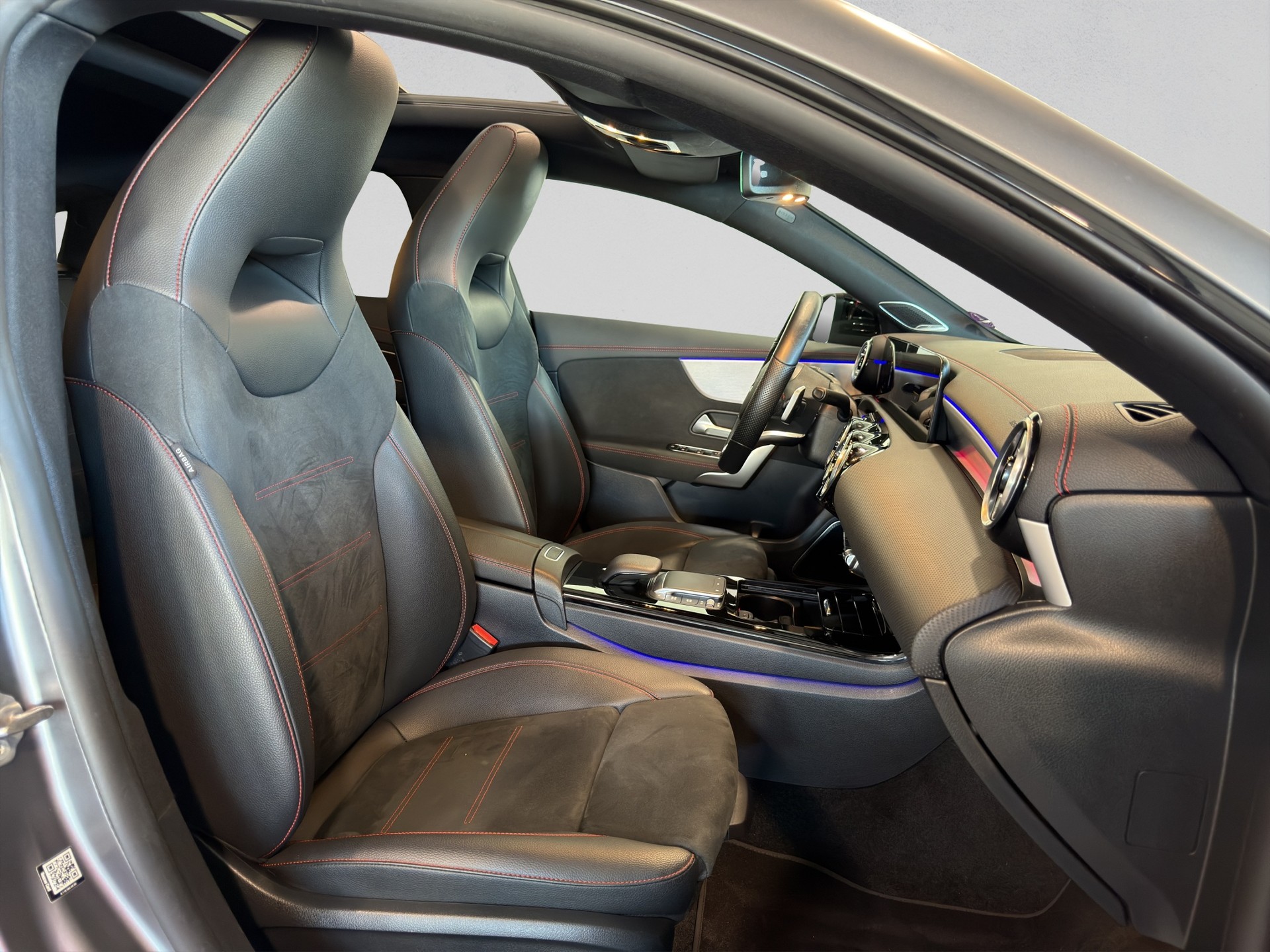 MERCEDES-BENZ CLA Shooting Brake 250 4Matic 7G-DCT AMG Line-image-16