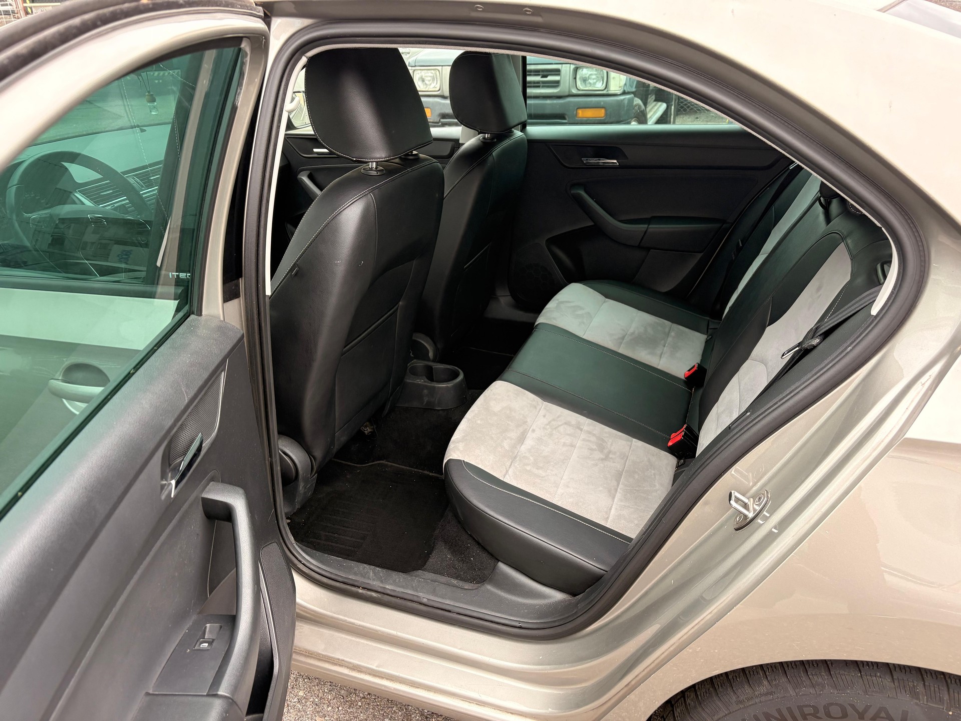 SEAT Toledo 1.4 TSI Style DSG-image-10