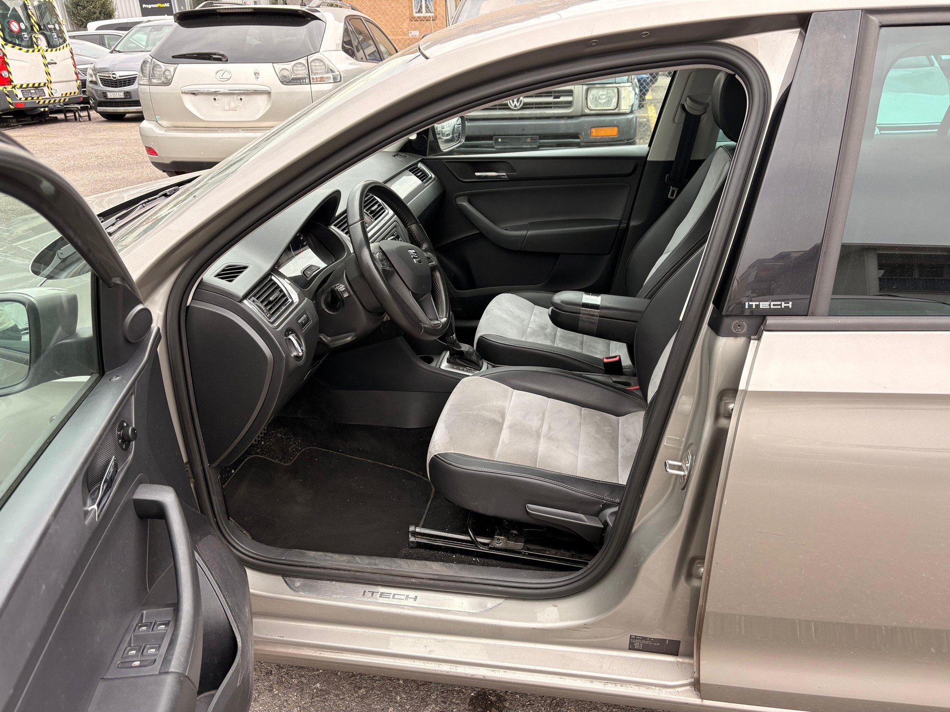 SEAT Toledo 1.4 TSI Style DSG-image-5