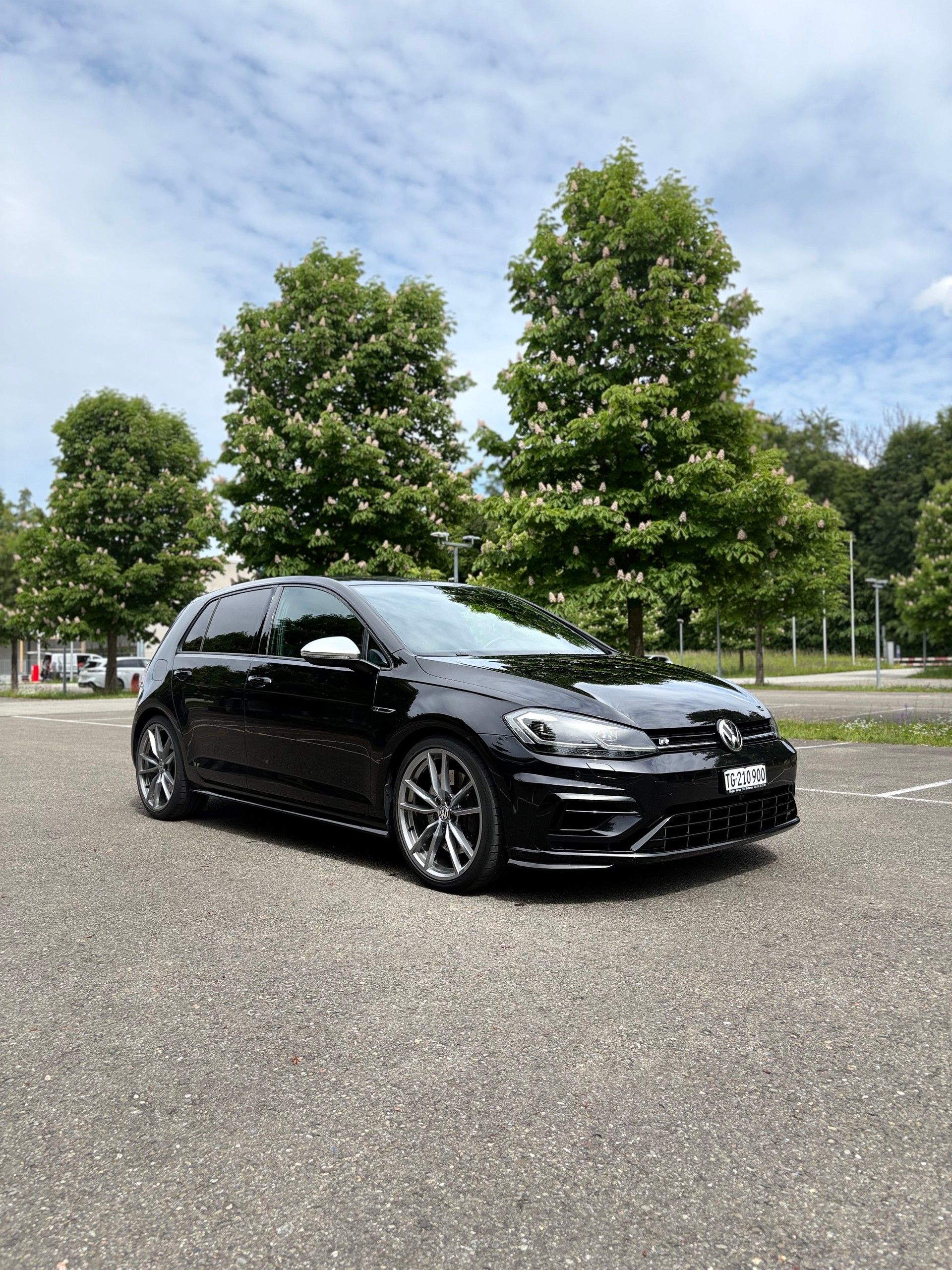 VW 2.0 TSI R 4 Motion-image-1
