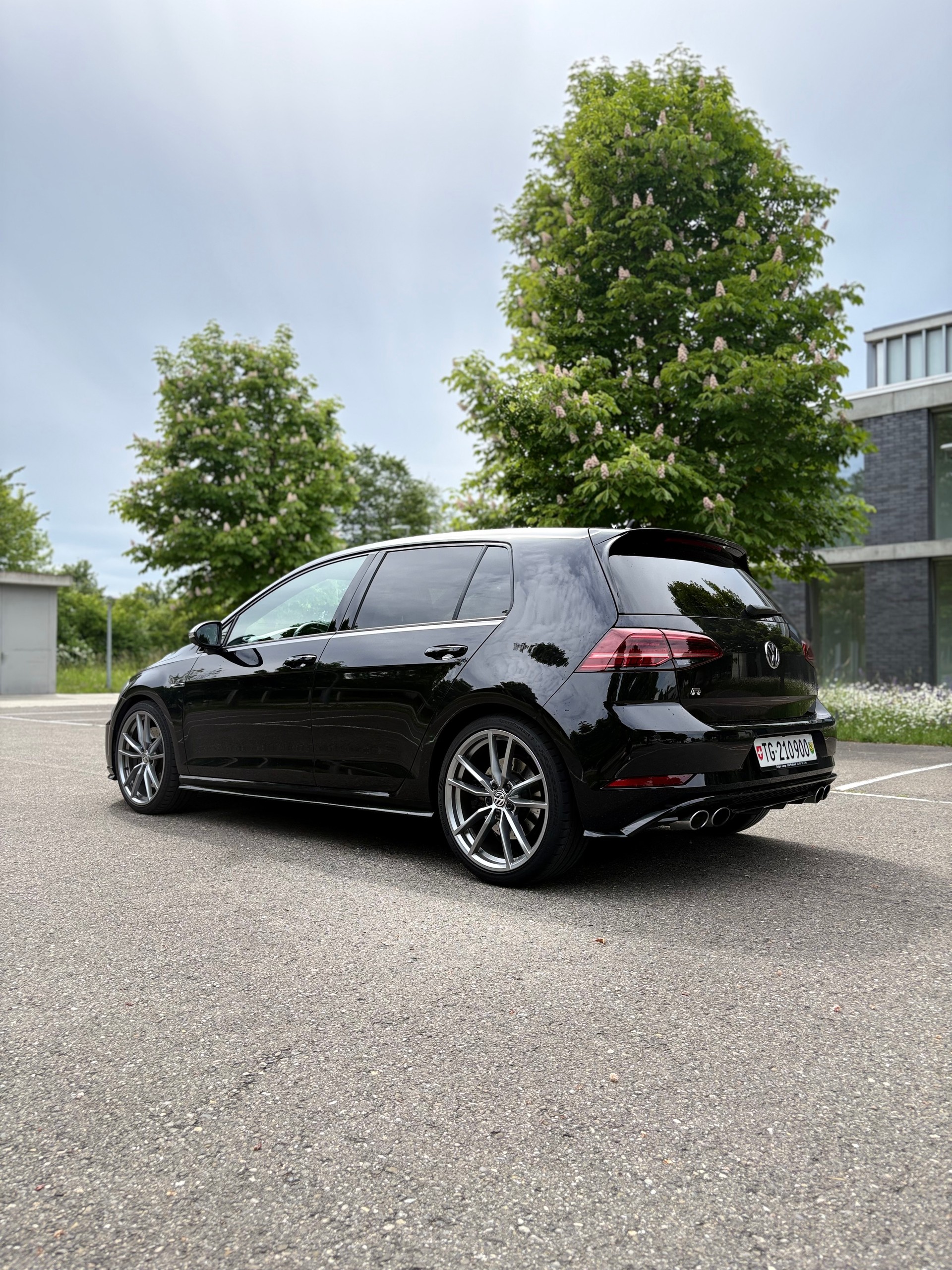 VW 2.0 TSI R 4 Motion-image-4