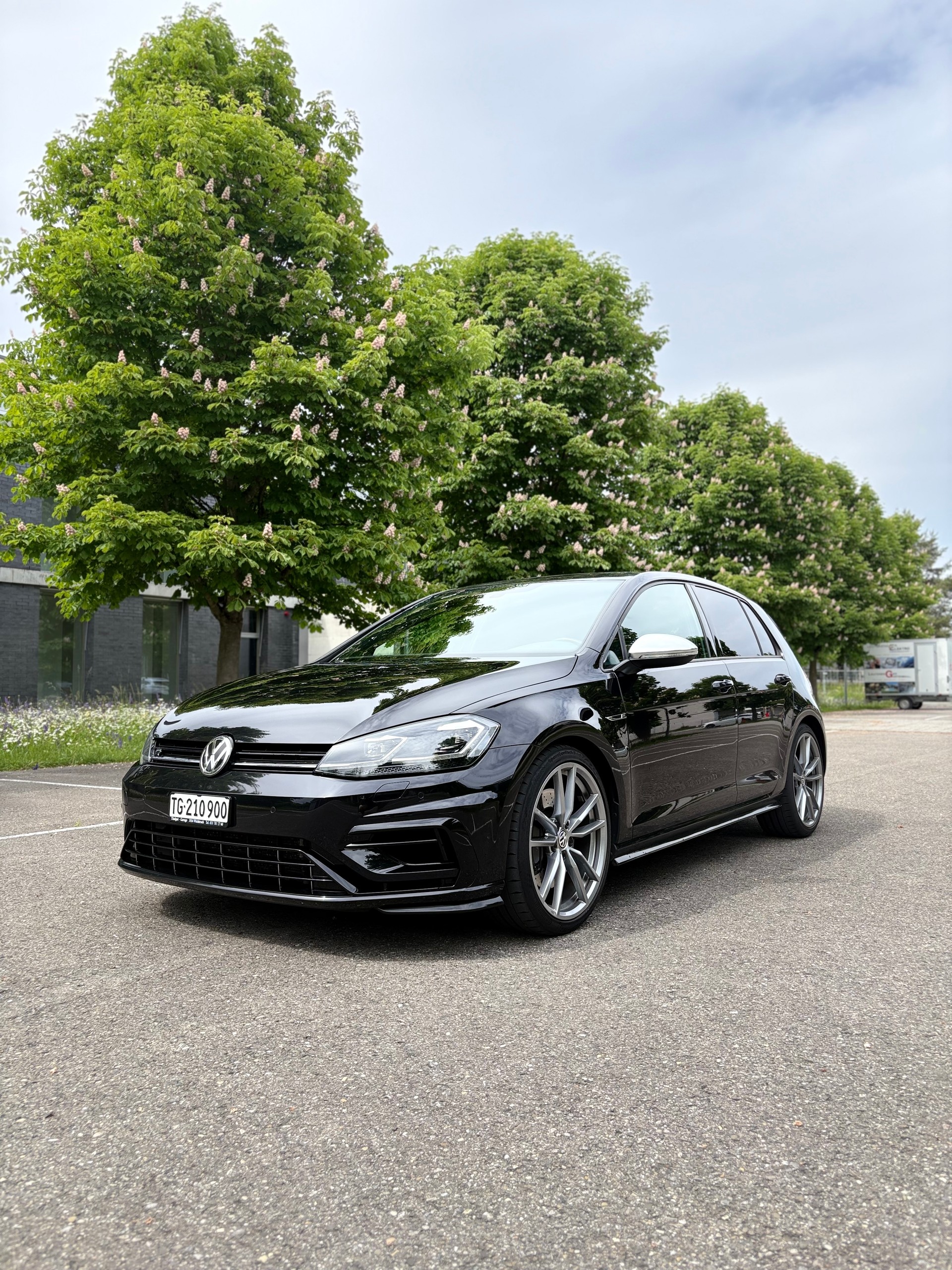 VW 2.0 TSI R 4 Motion-image-0