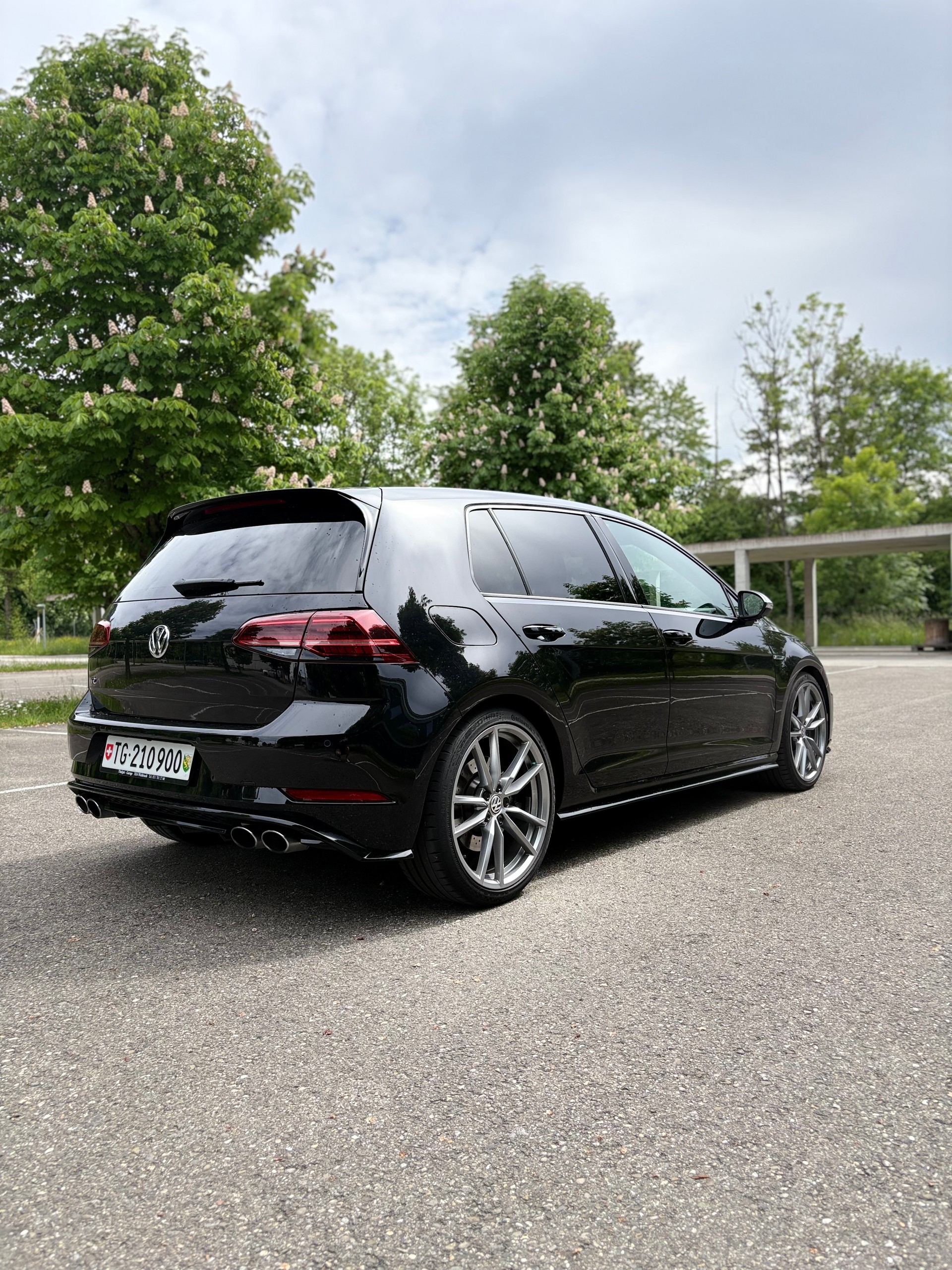 VW 2.0 TSI R 4 Motion-image-5