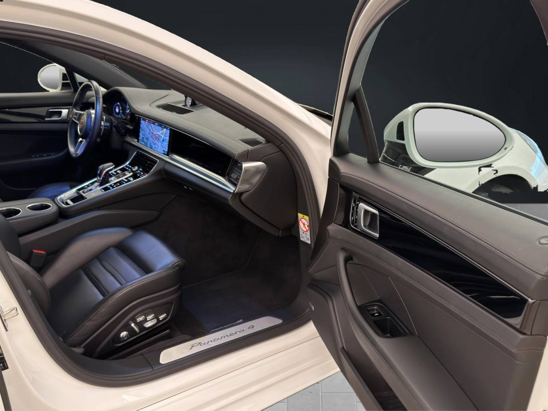 PORSCHE Panamera 4 E-Hybrid-image-19