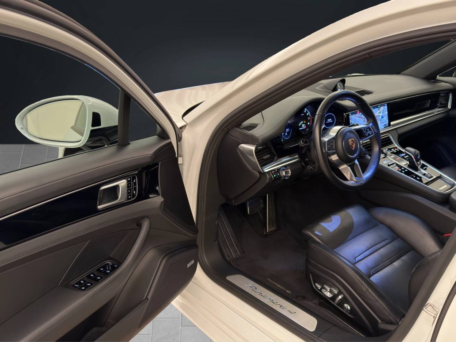 PORSCHE Panamera 4 E-Hybrid-image-3
