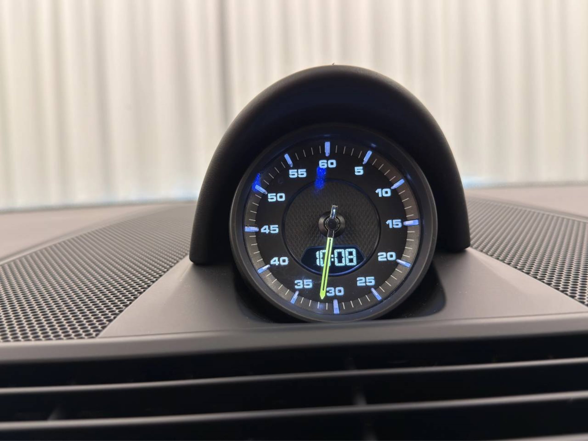 PORSCHE Panamera 4 E-Hybrid-image-23