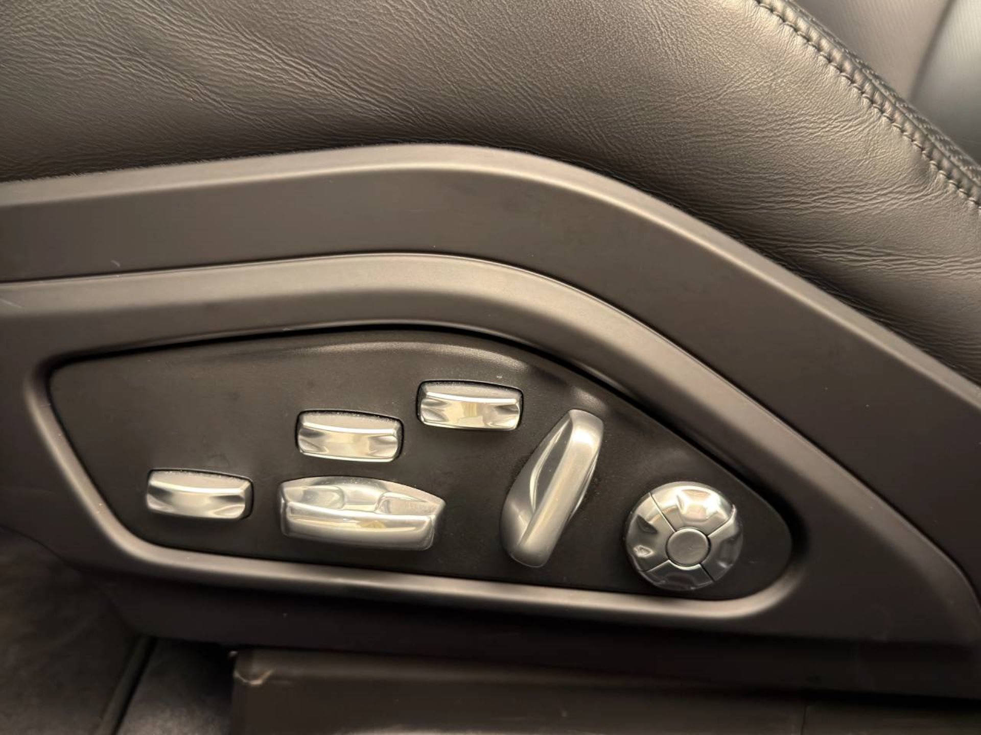 PORSCHE Panamera 4 E-Hybrid-image-25