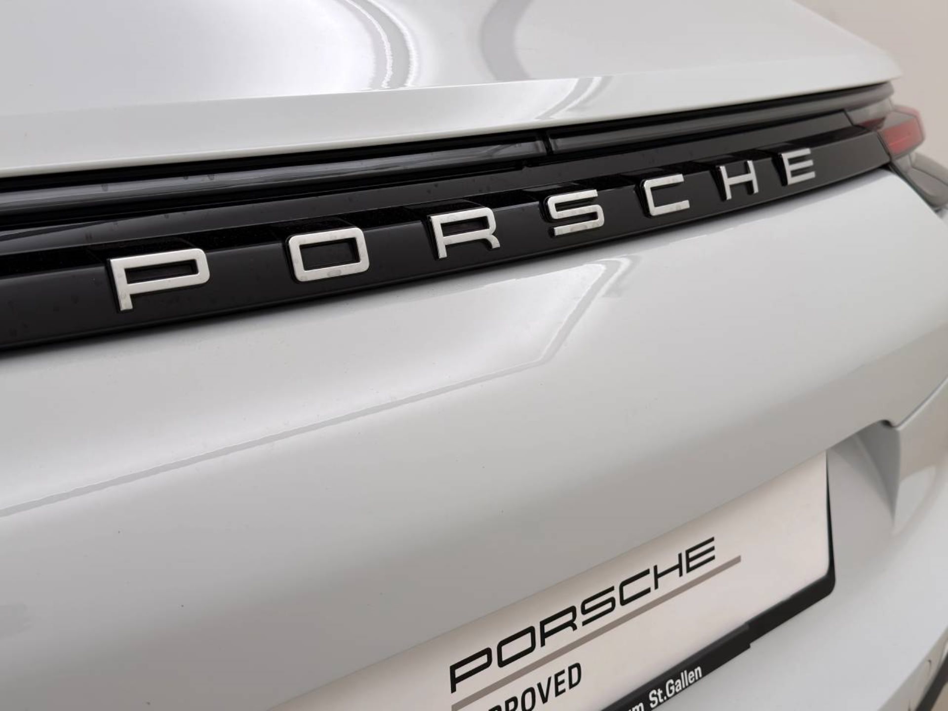 PORSCHE Panamera 4 E-Hybrid-image-10