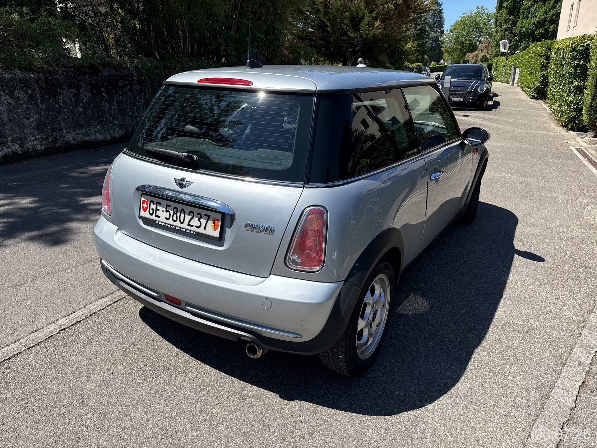 MINI 1.6i Cooper-image-1