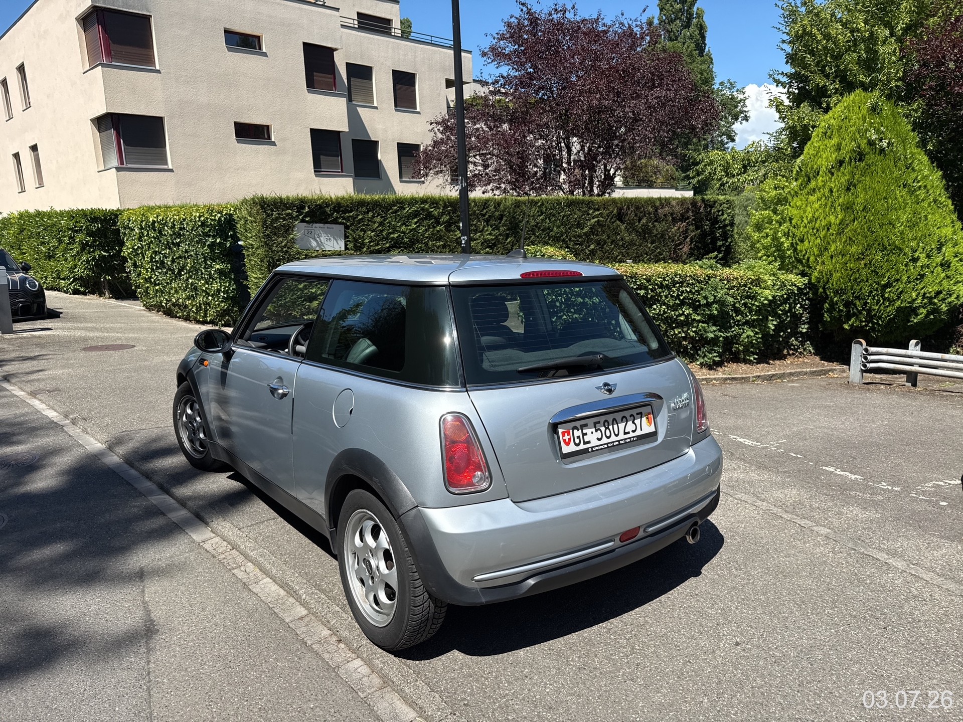 MINI 1.6i Cooper-image-2