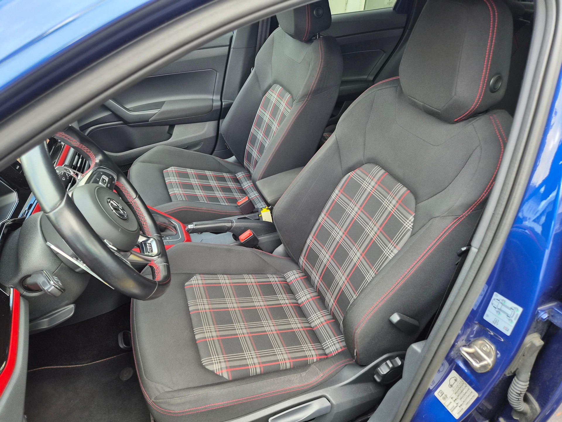 VW Polo 2.0 TSI GTI DSG-image-8