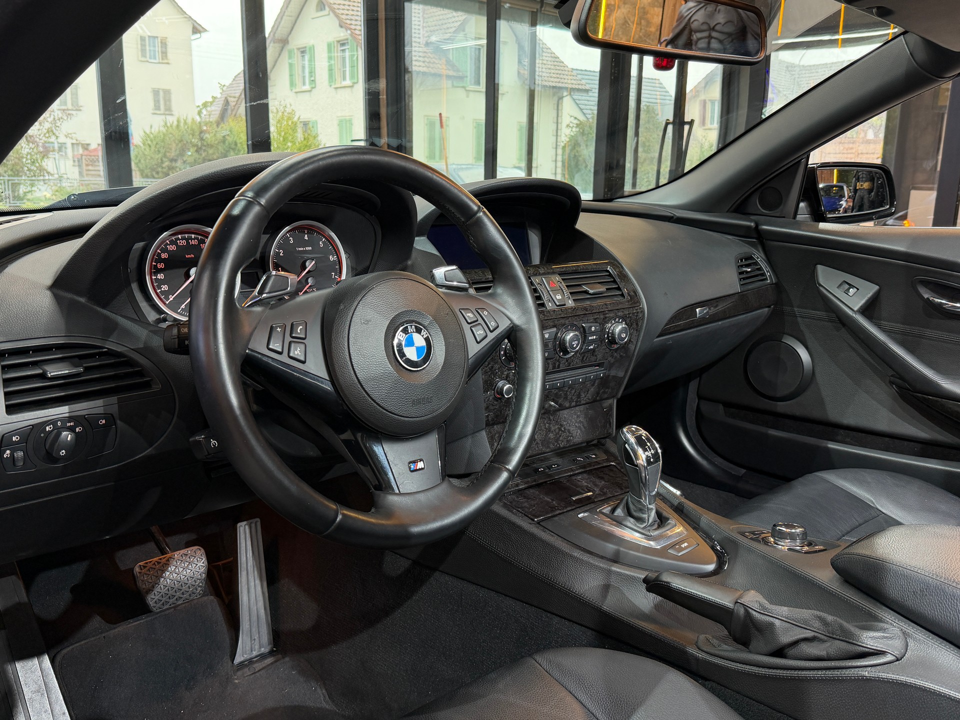 BMW 630i Steptronic Cabrio-image-10