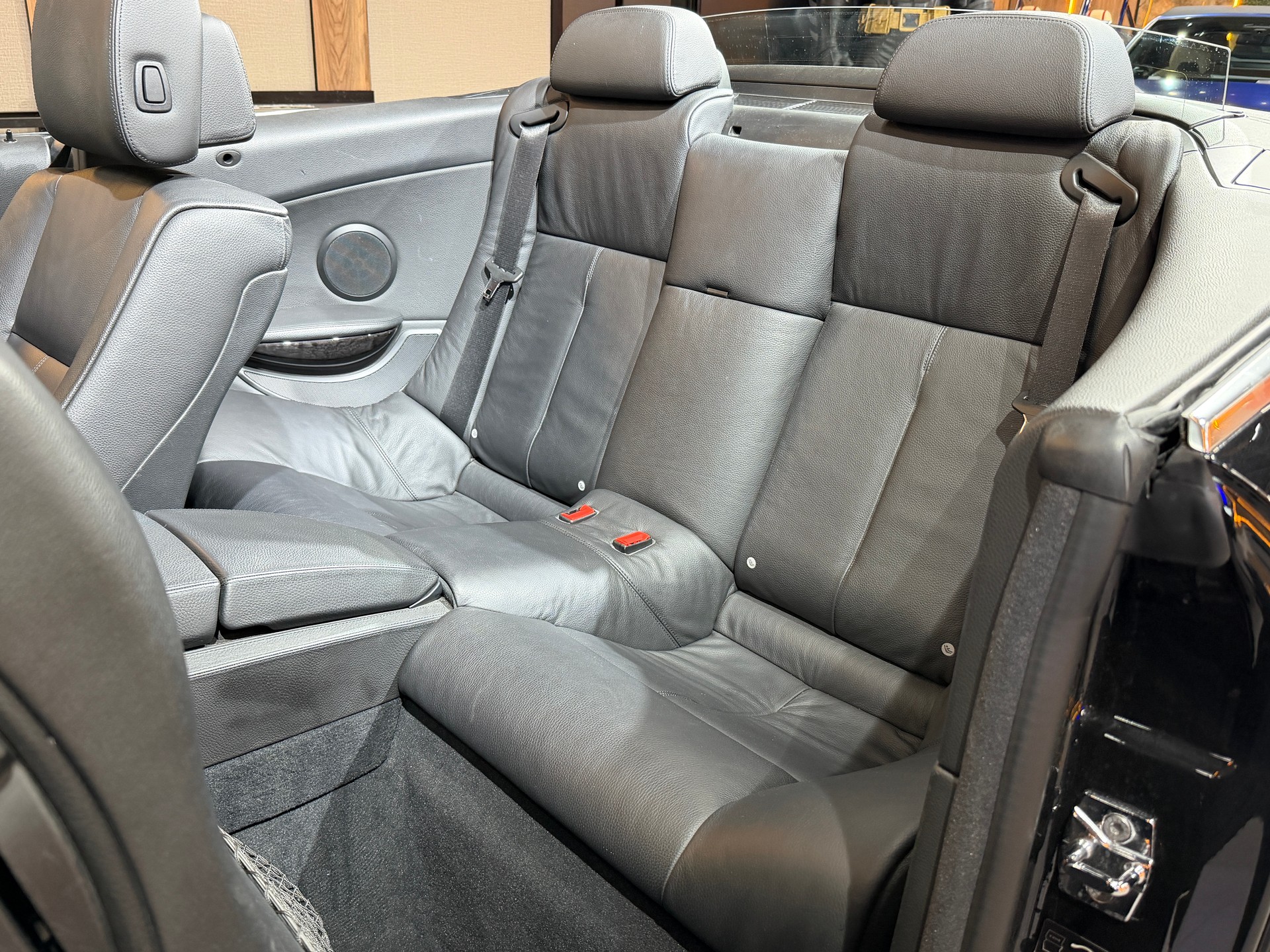 BMW 630i Steptronic Cabrio-image-11