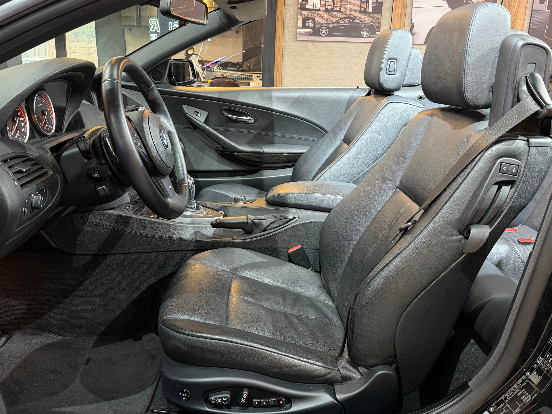 BMW 630i Steptronic Cabrio-image-12