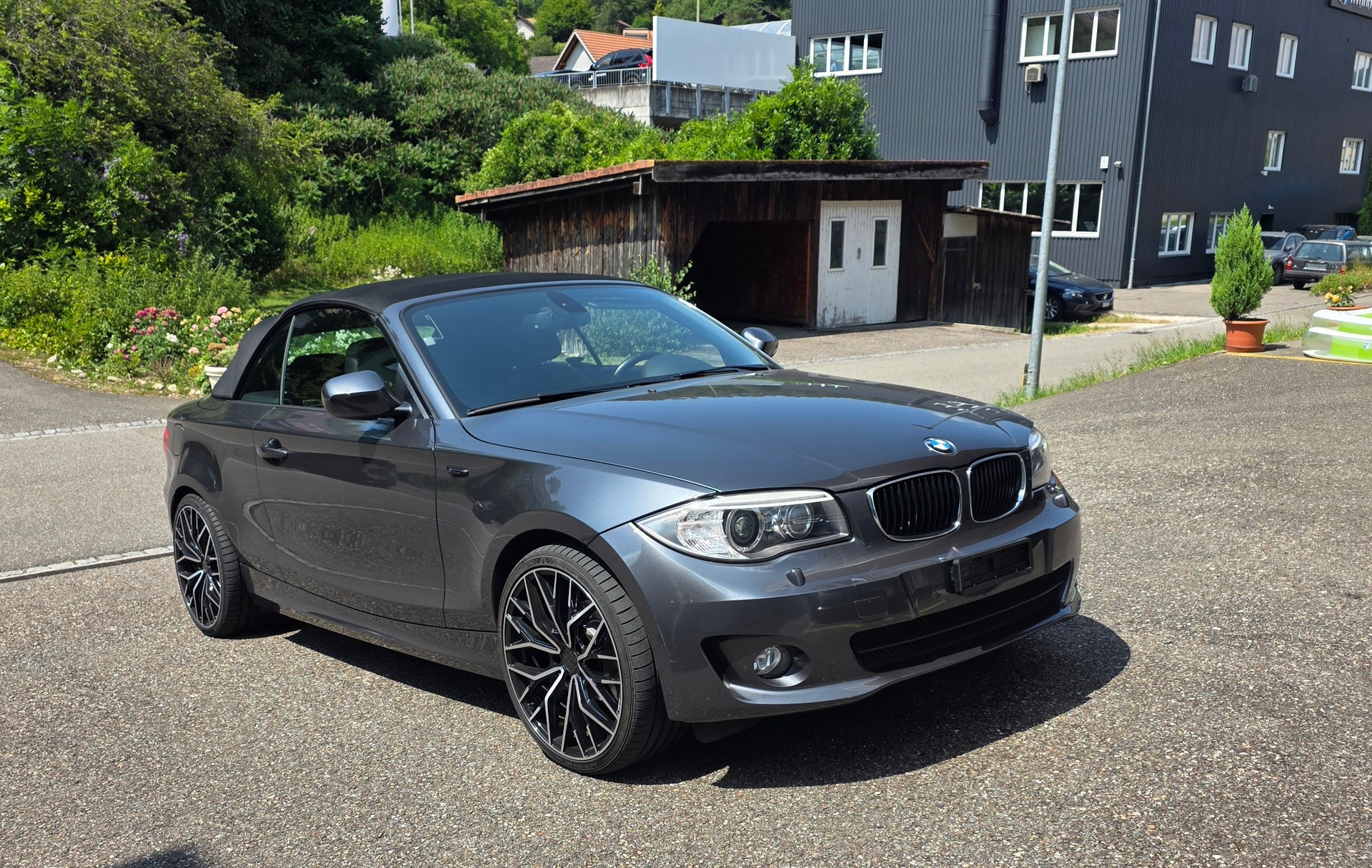 BMW 118i-image-0