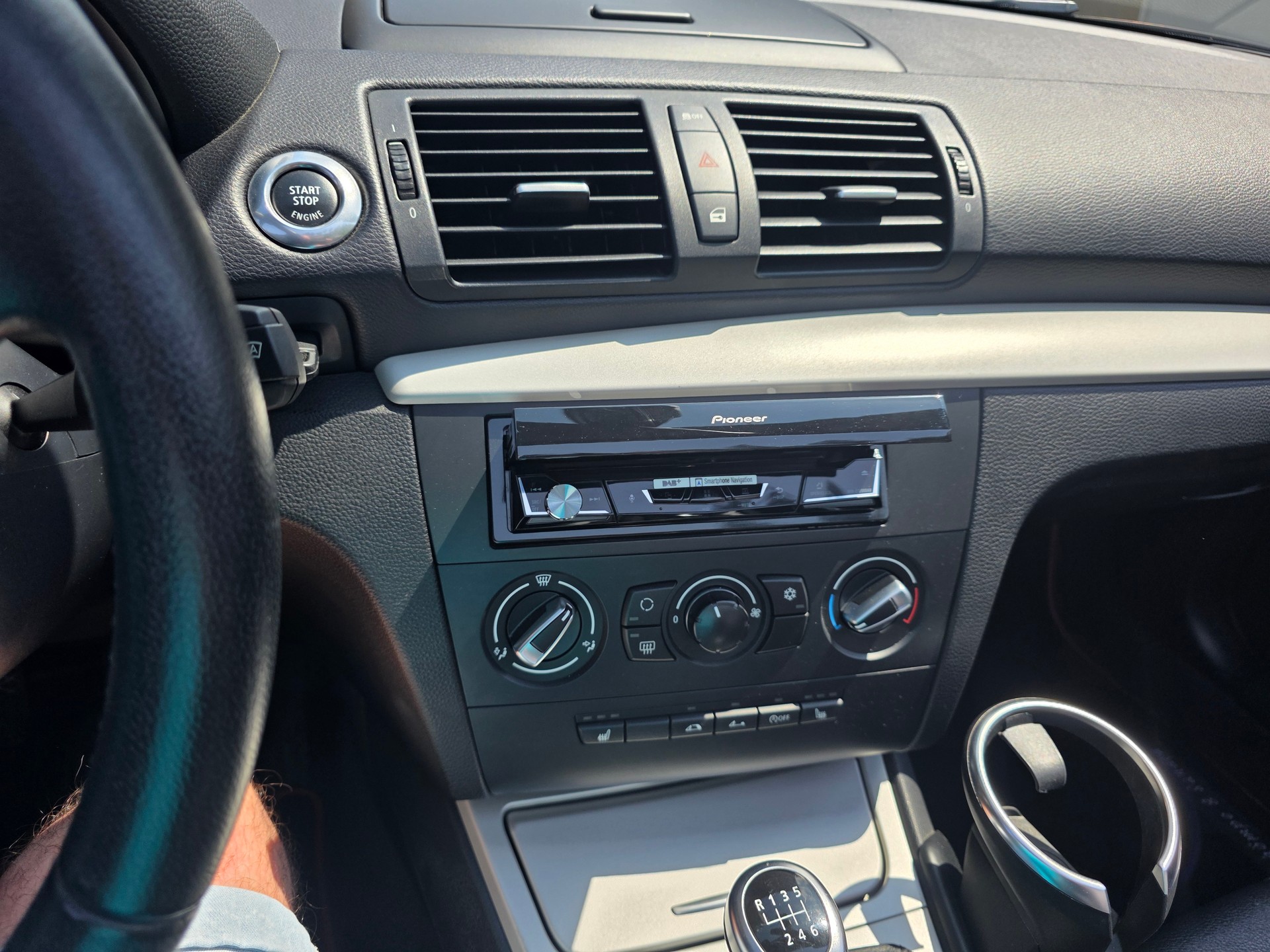 BMW 118i-image-4