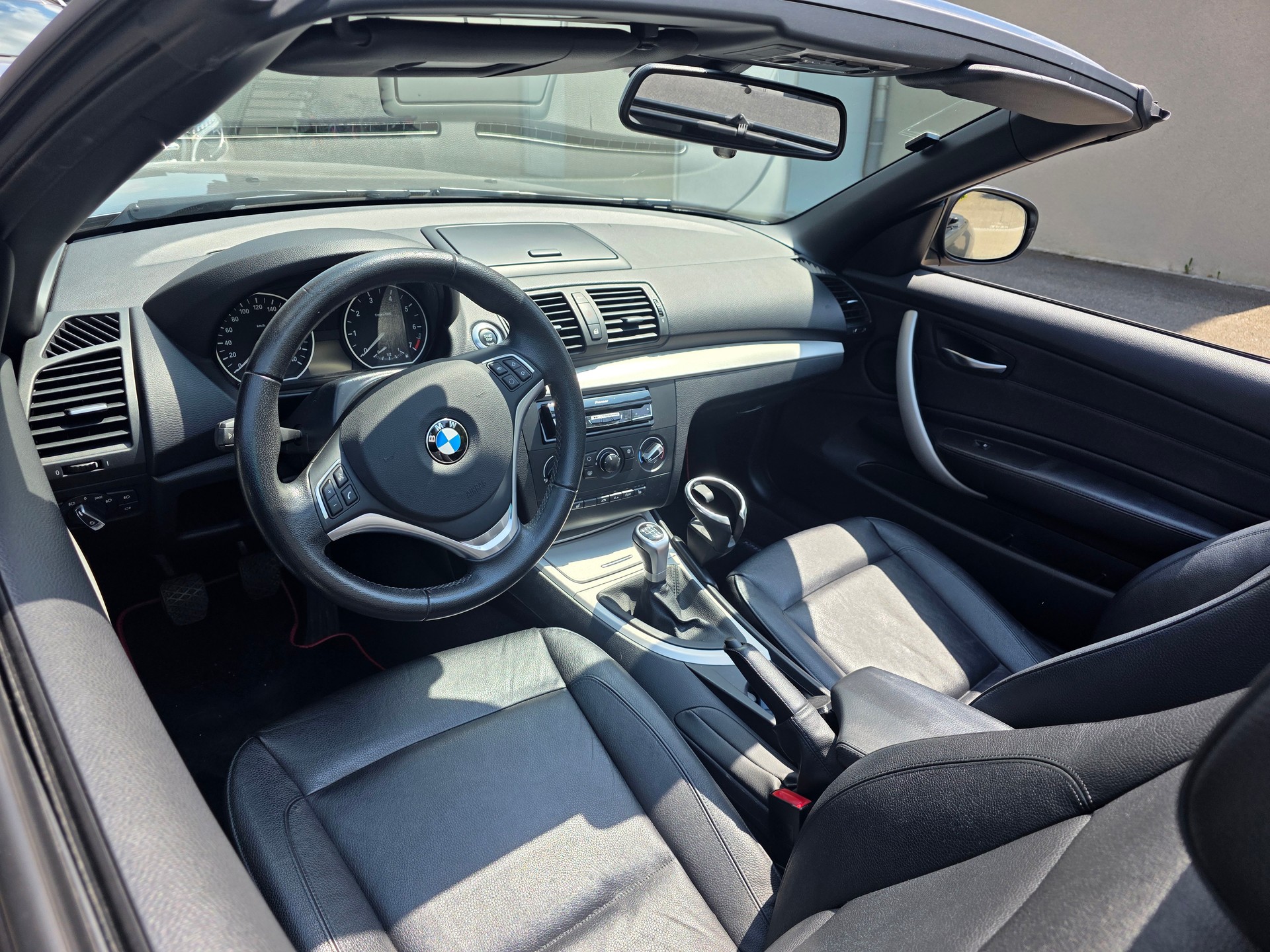 BMW 118i-image-2