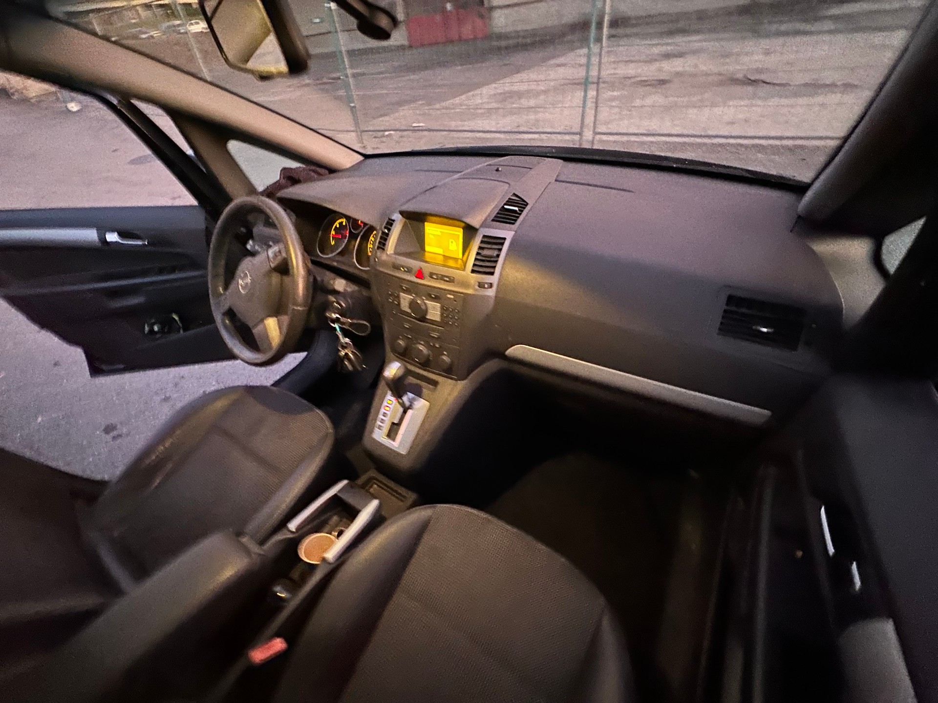 OPEL ZAFIRA-image-1