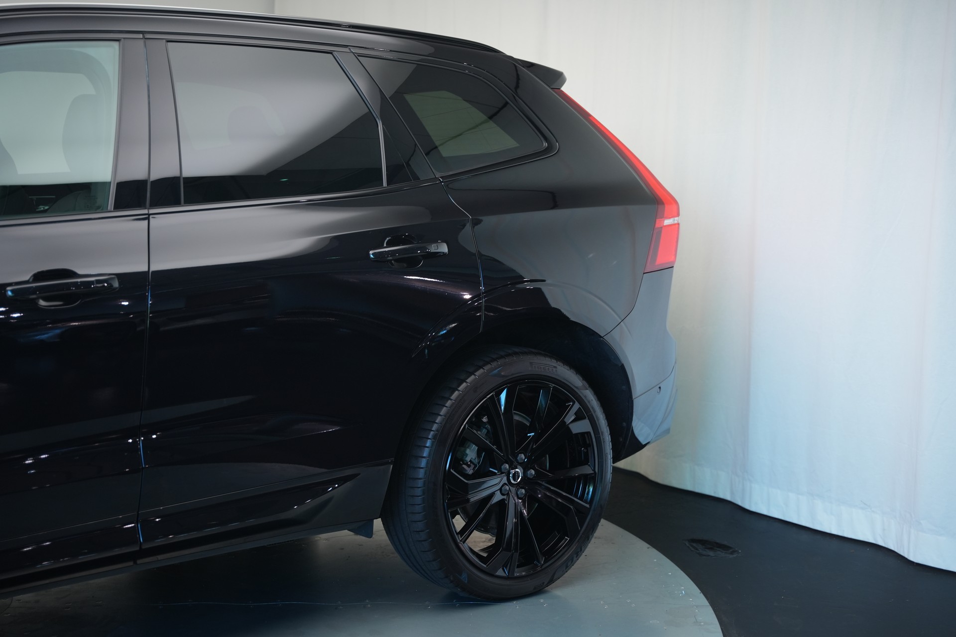 VOLVO XC60 T8 eAWD PluginHybrid Ultimate Dark Geartronic Black Edition Ultra-image-42