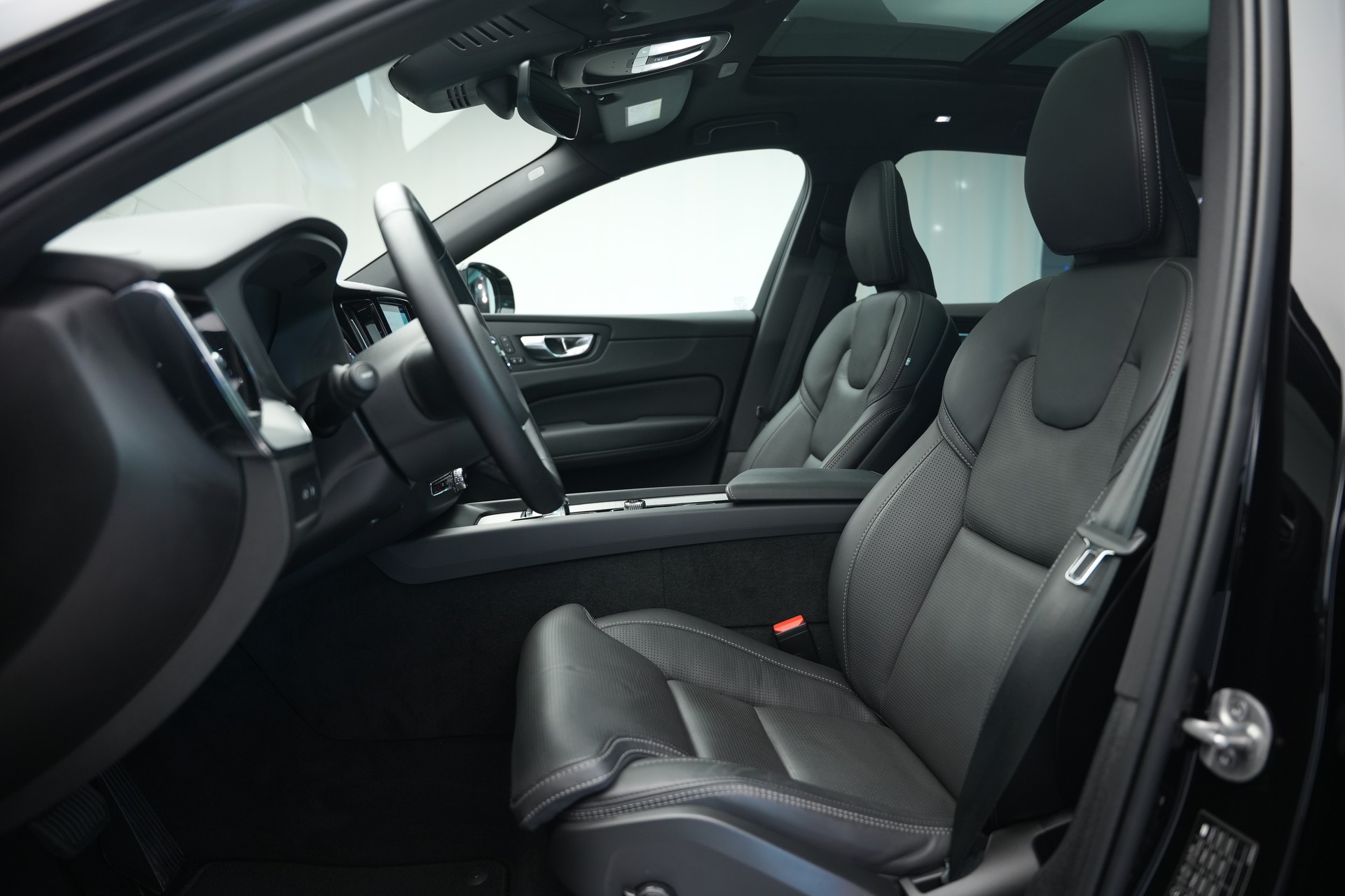 VOLVO XC60 T8 eAWD PluginHybrid Ultimate Dark Geartronic Black Edition Ultra-image-11